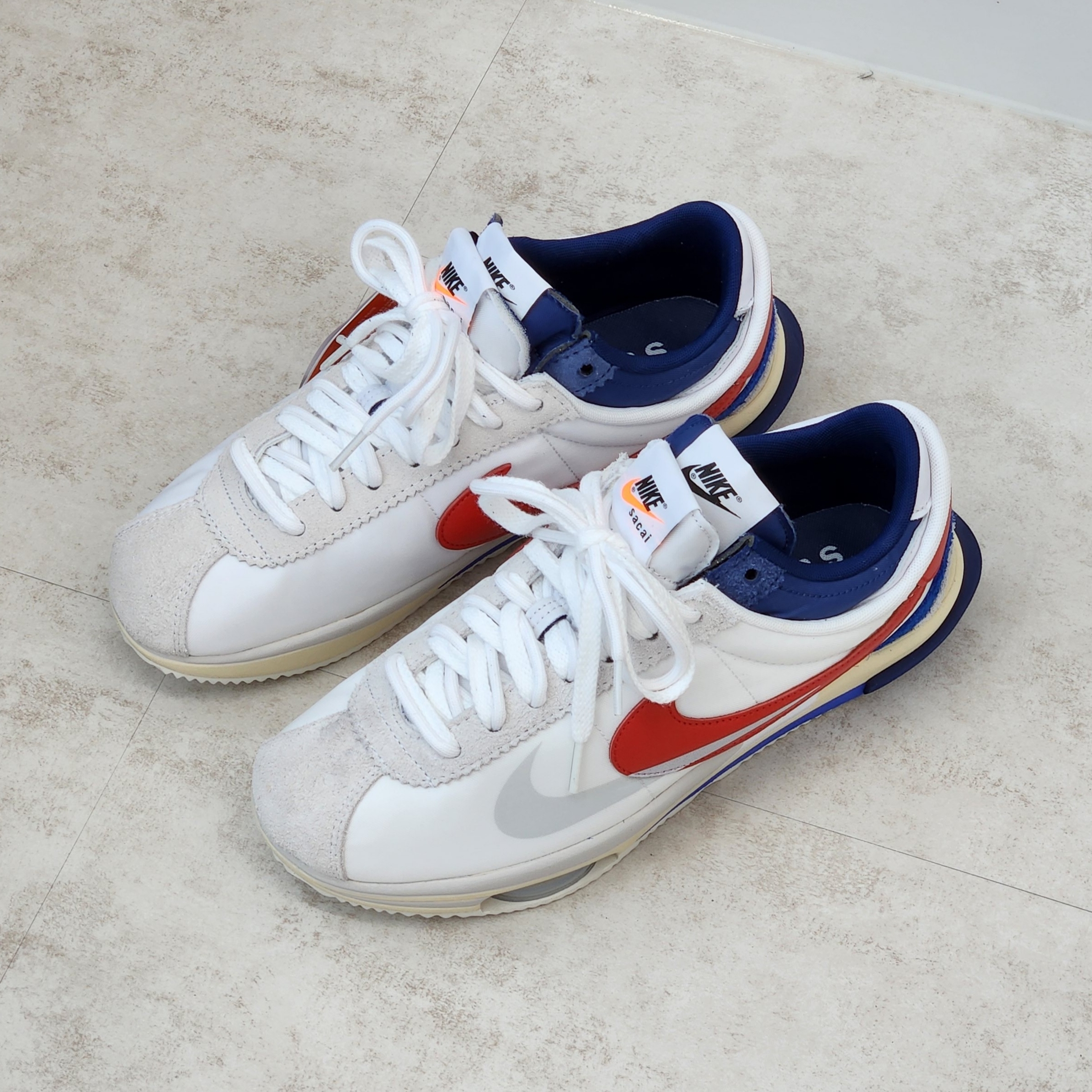 Nike x Sacai Zoom Cortez SP White and University Red 착용 스타일 - 4