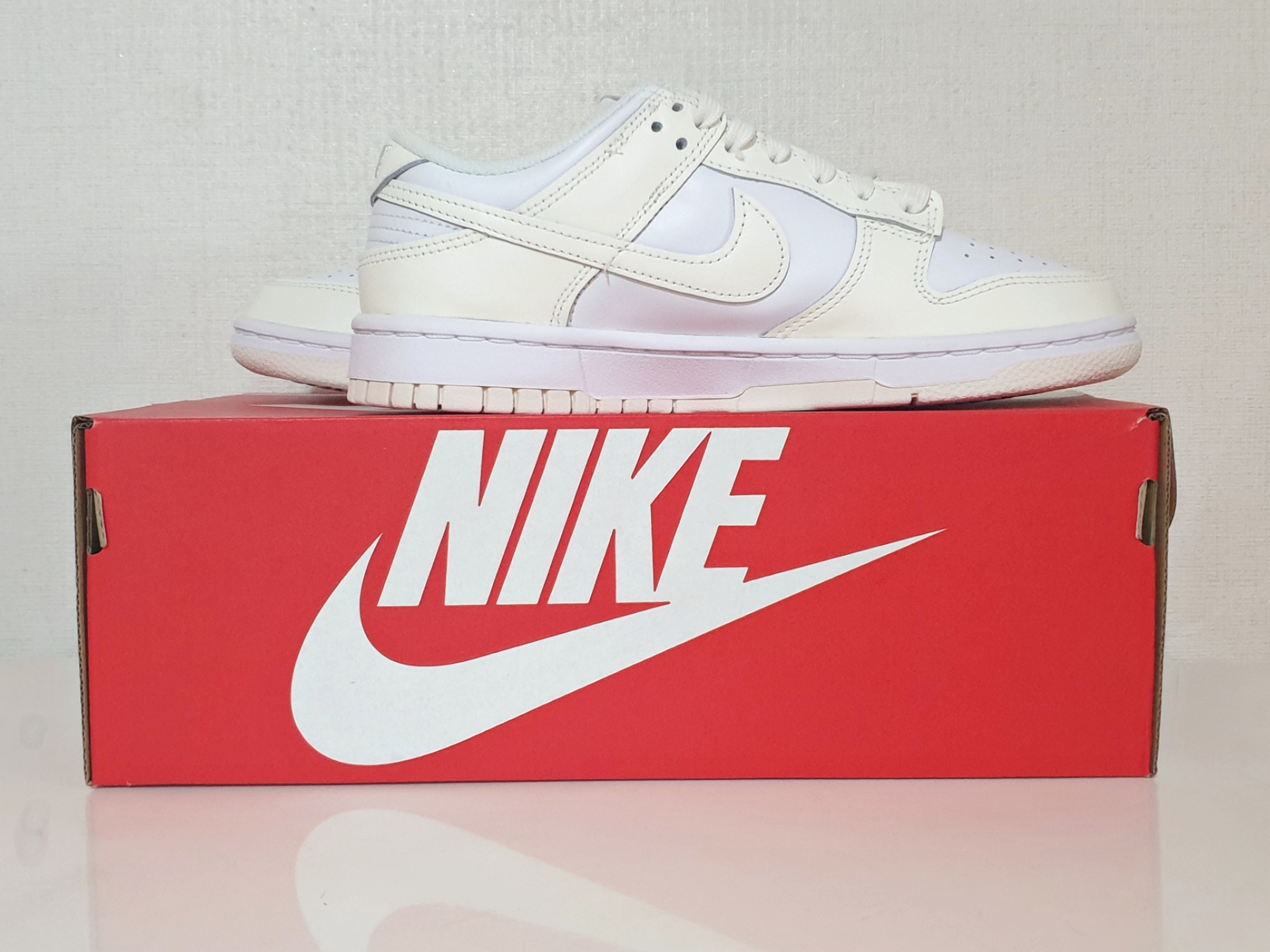 (W) Nike Dunk Low White and Sail 착용 스타일 - 3