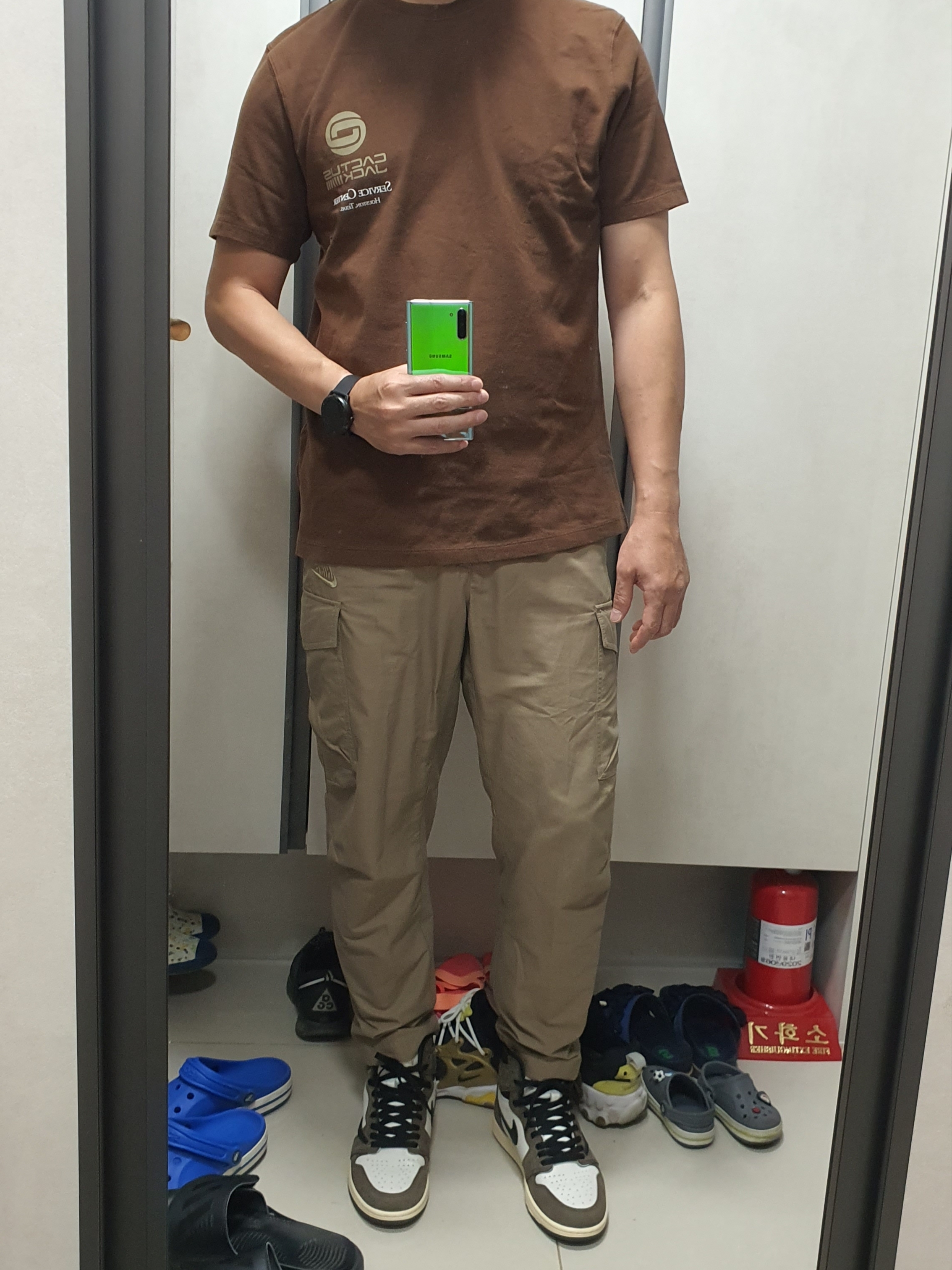Nike x Travis Scott NRG BH S/S T-Shirt Cacao Wow - Asia, Jordan 1 x Travis Scott Retro High OG SP Mocha 착용 스타일