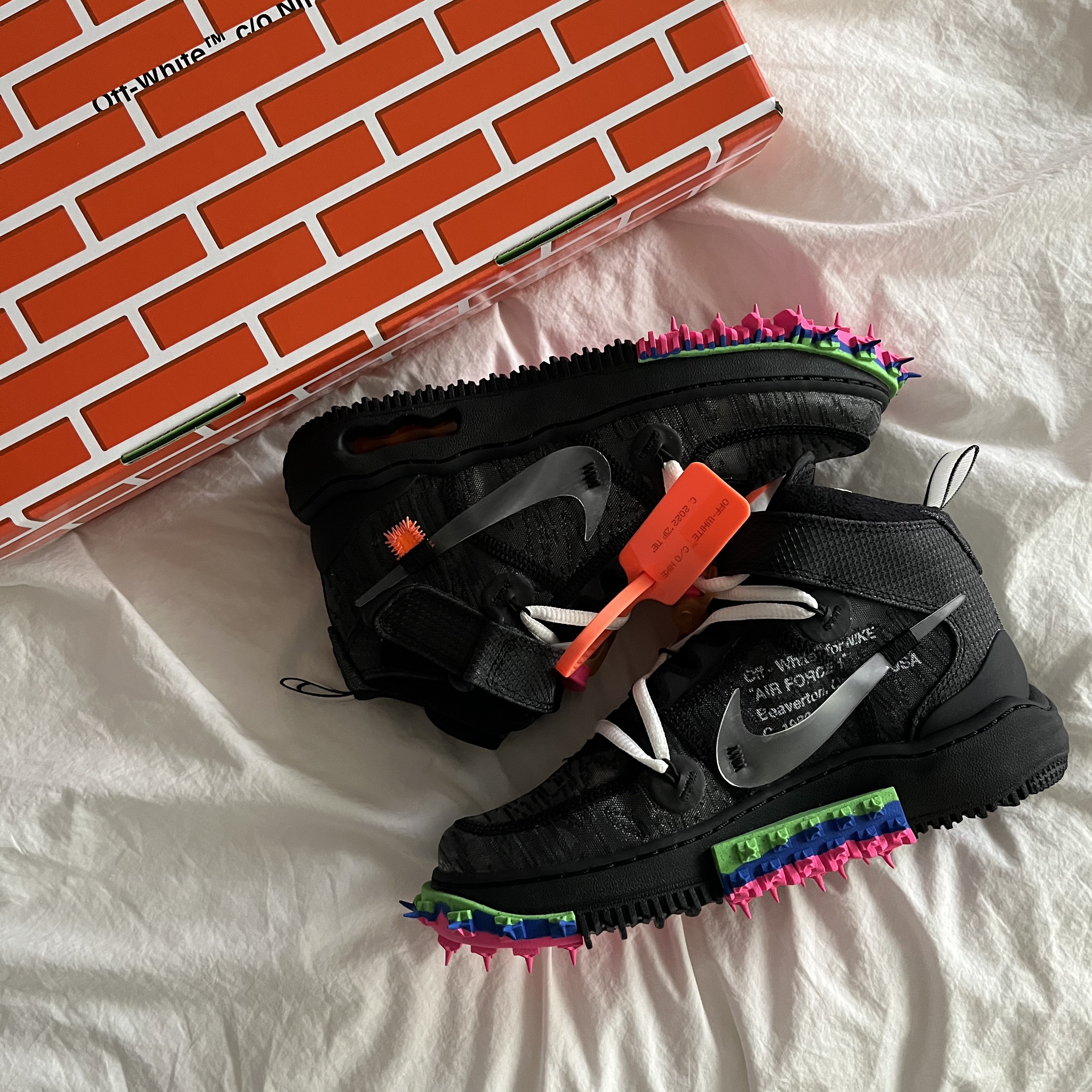 Nike x Off-White Air Force 1 Mid SP Black 착용 스타일 - 1