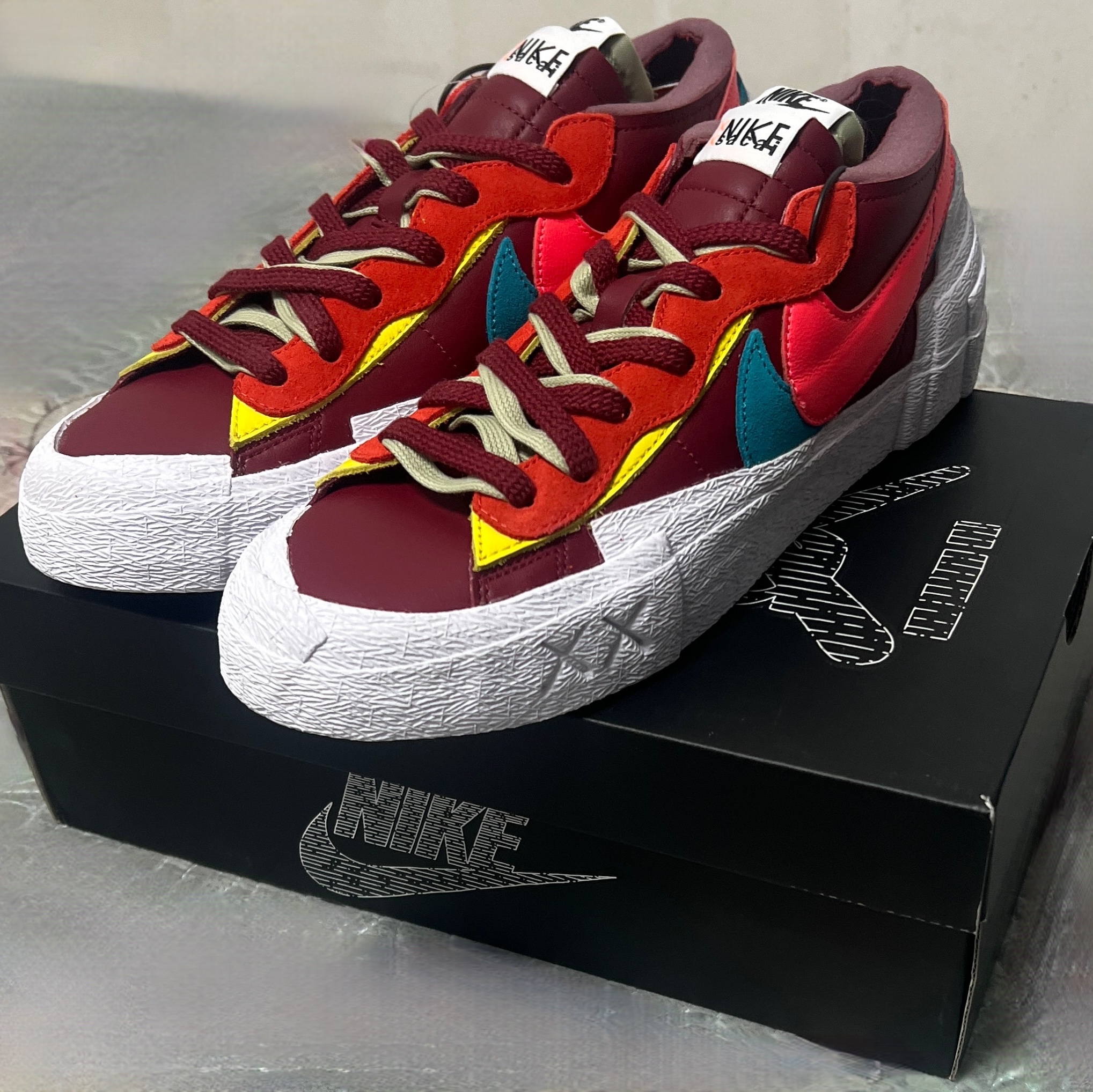 Nike x Sacai x Kaws Blazer Low Team Red 착용 스타일