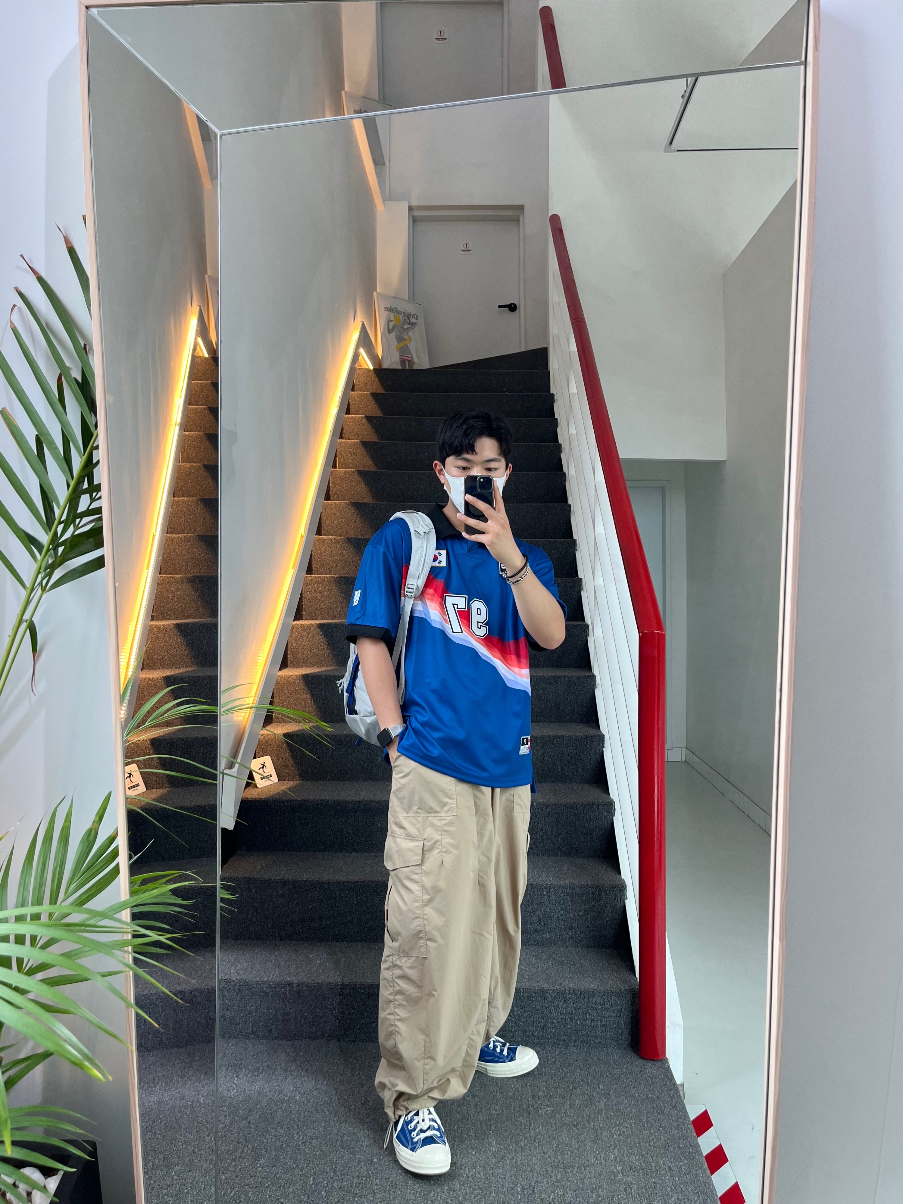 Converse x Play Comme des Garcons Chuck 70 Ox Blue Quartz, Supreme Backpack Silver - 22SS 착용 스타일 - 1