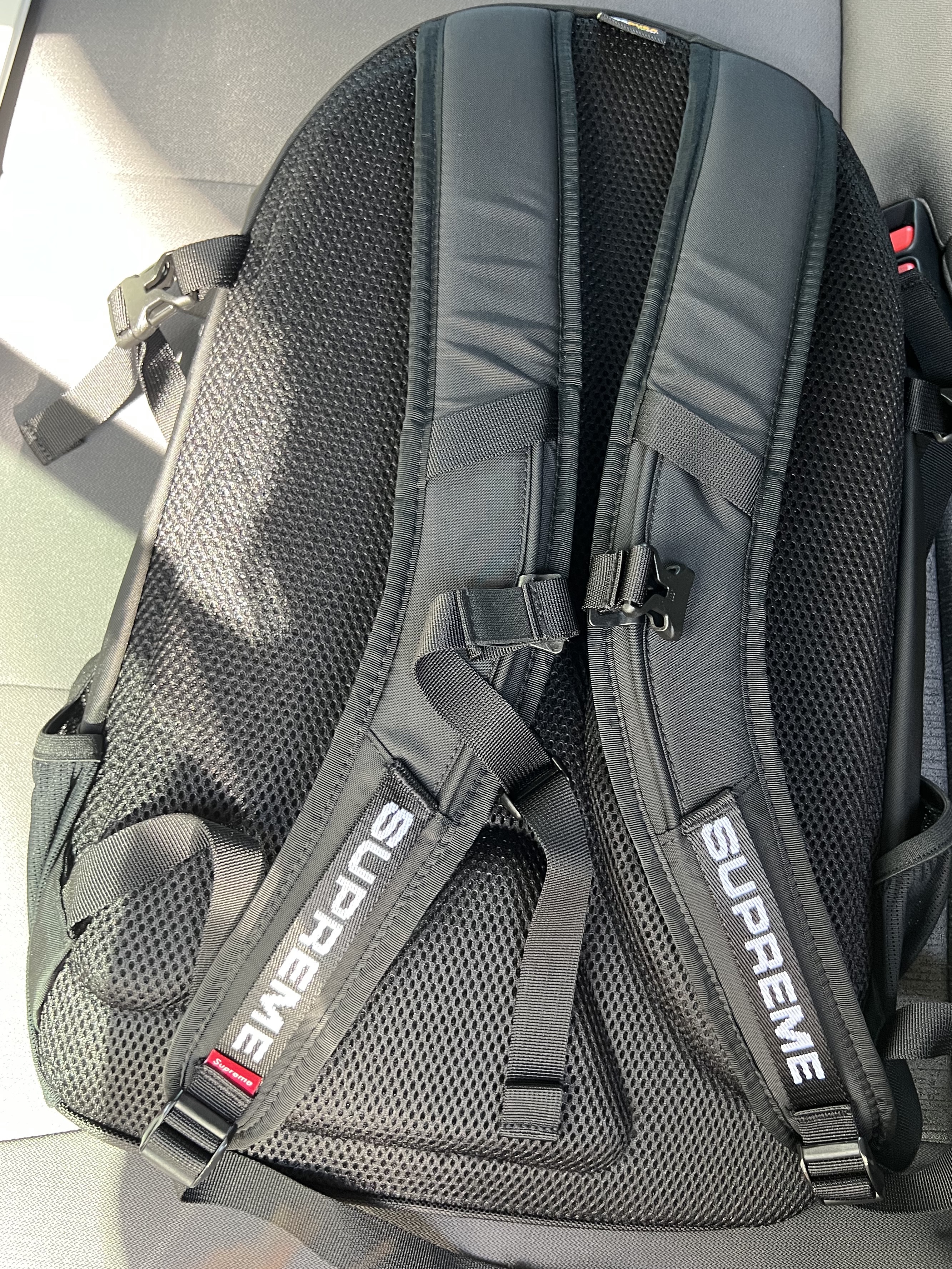 Supreme Backpack Black - 22FW 착용 스타일 - 3