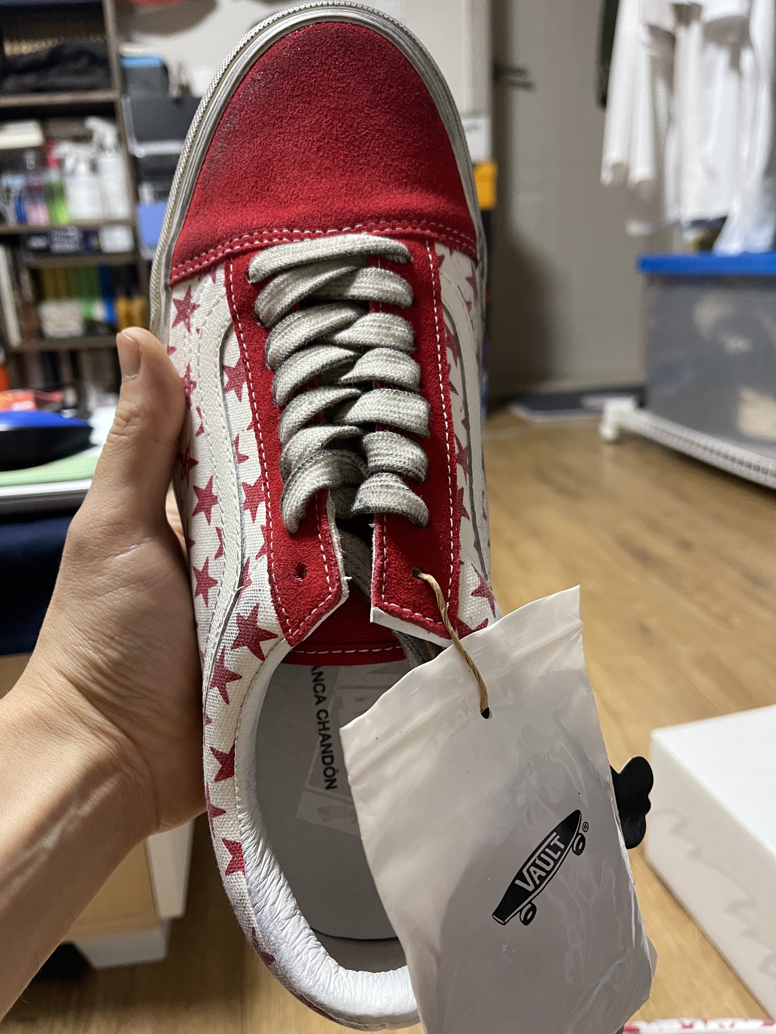 Vans Vault x Bianca Chandon Old Skool LX Stressed Red White 착용 스타일 - 3