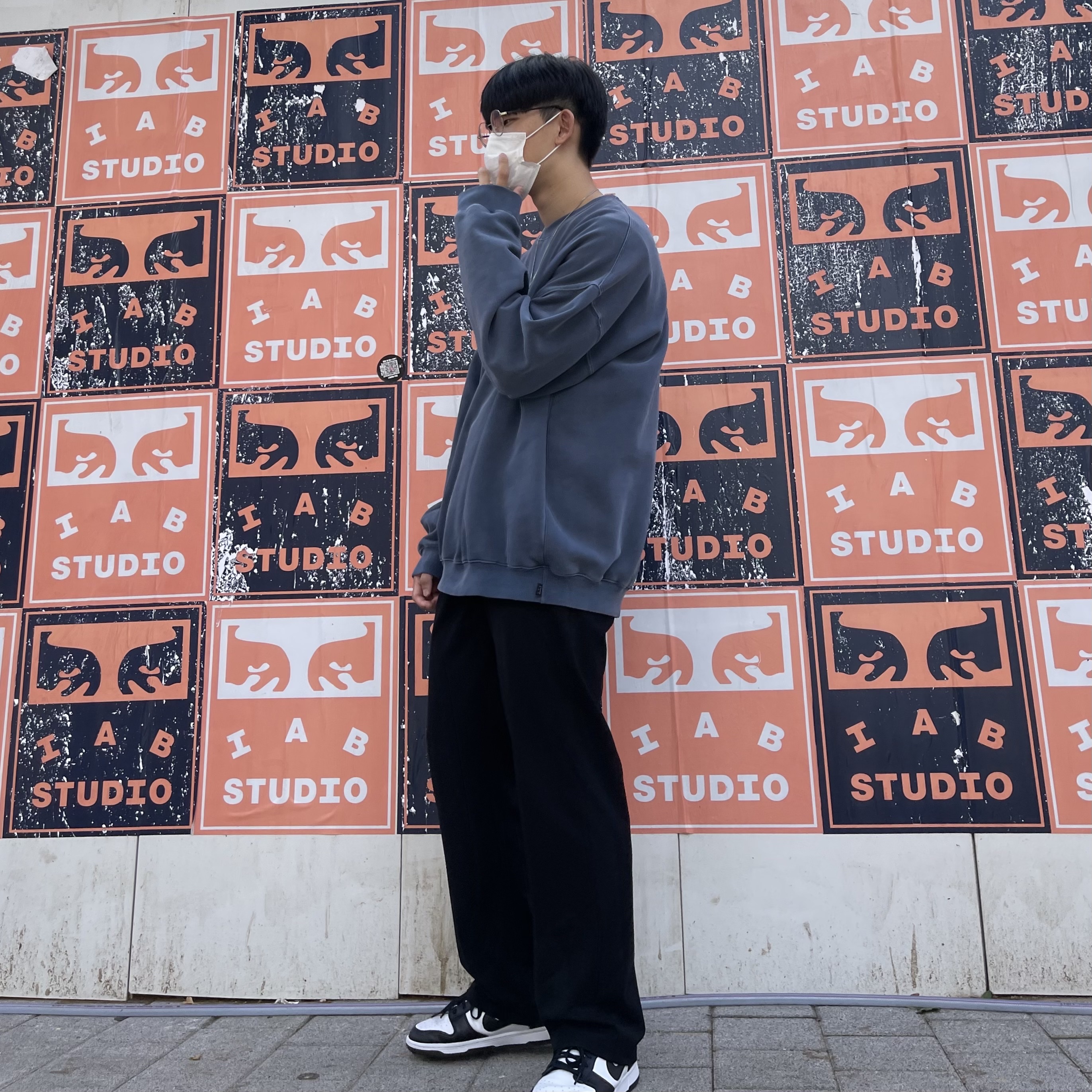 IAB Studio Pigment Sweatshirt Navy, Nike Dunk Low Retro Black 착용 스타일