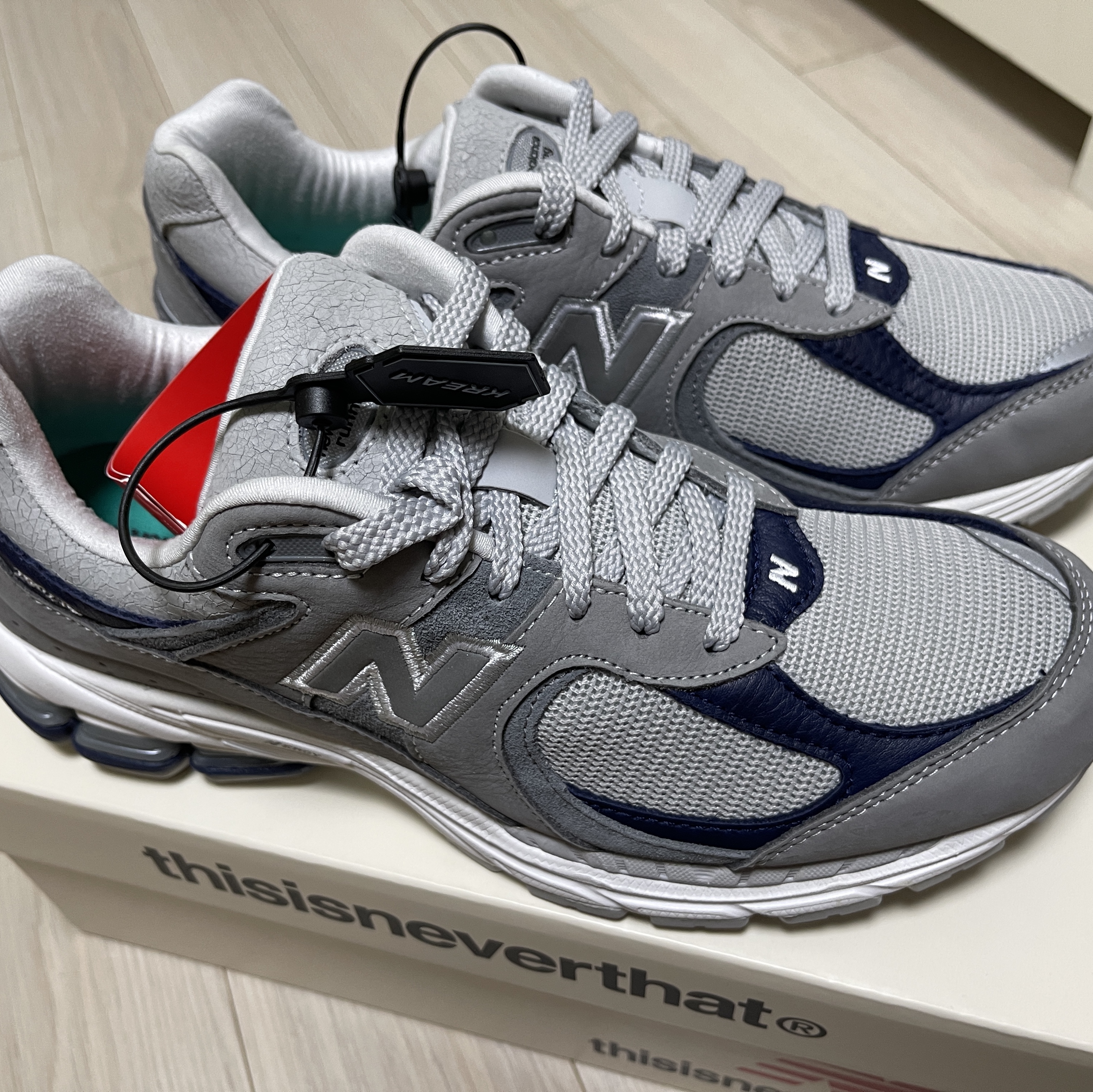 New Balance x Thisisneverthat 2002R 2022 Downtown Run 착용 스타일