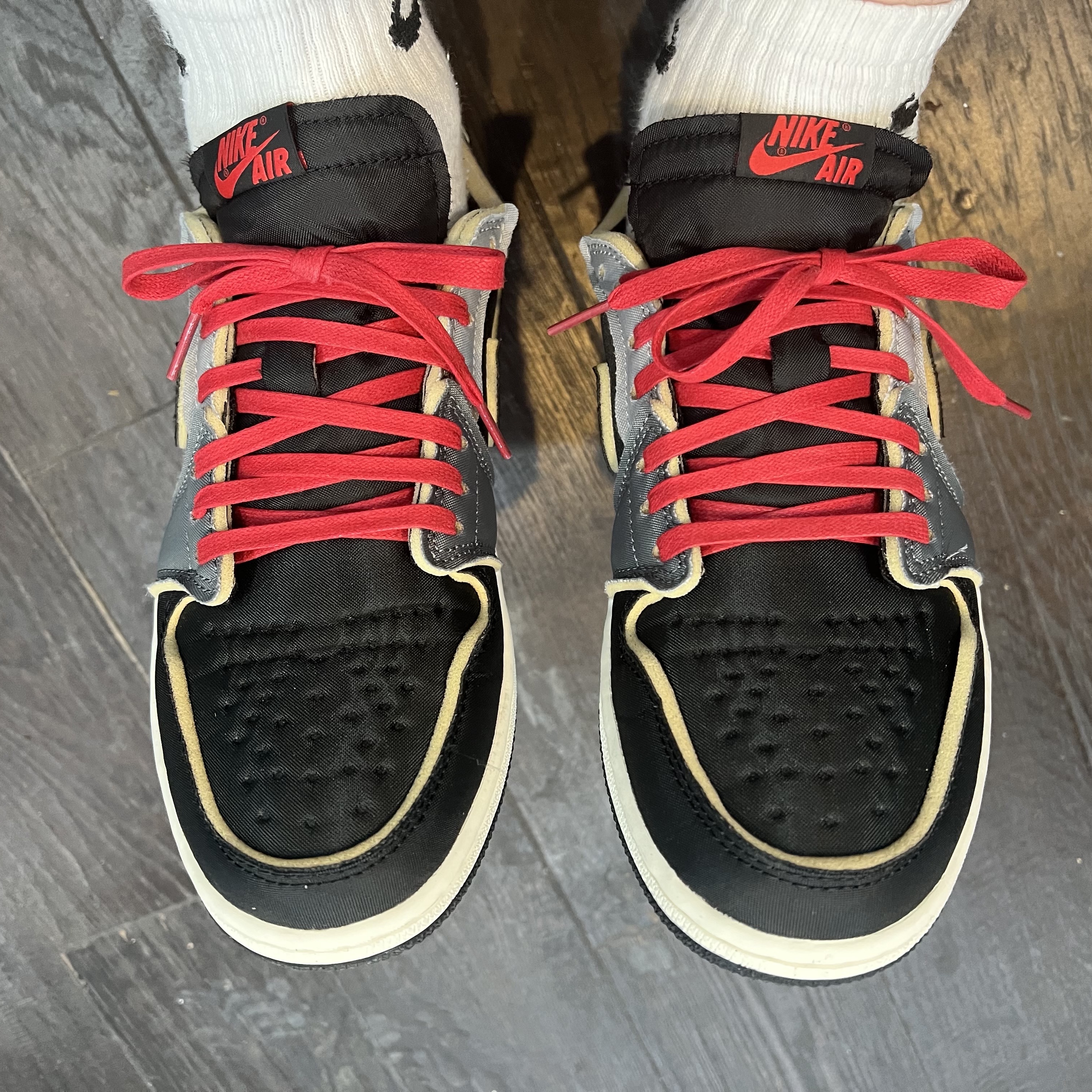 Jordan 1 Retro Low OG EX Black and Smoke Grey 착용 스타일