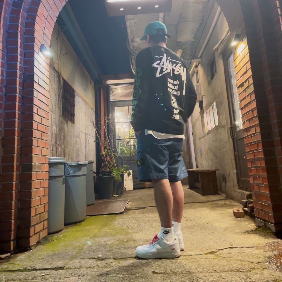 Nike x Supreme Air Force 1 Low White, Stone Island L1407 Chambray Canvas Bermuda Shorts Wash - 21SS 착용 스타일