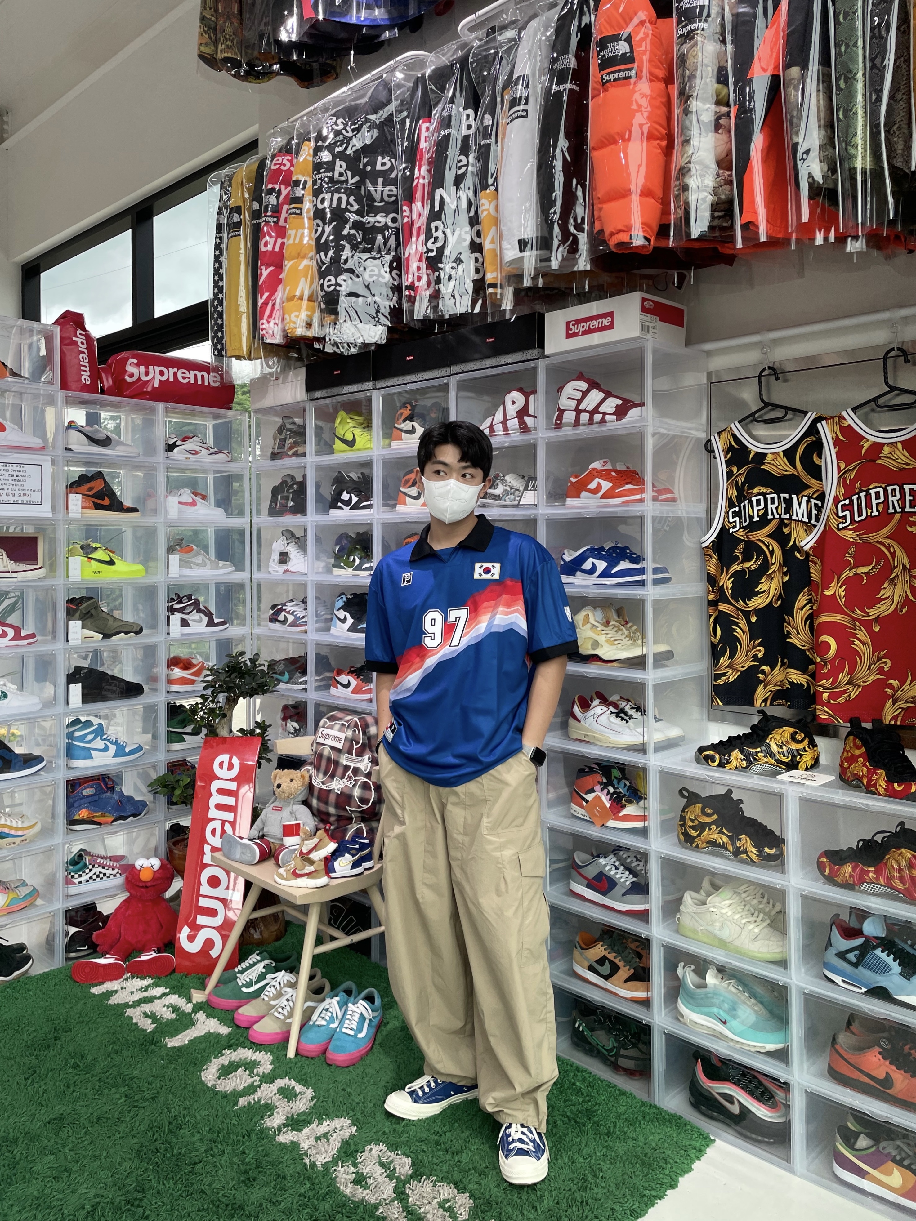 Converse x Play Comme des Garcons Chuck 70 Ox Blue Quartz, Supreme Backpack Silver - 22SS 착용 스타일 - 2