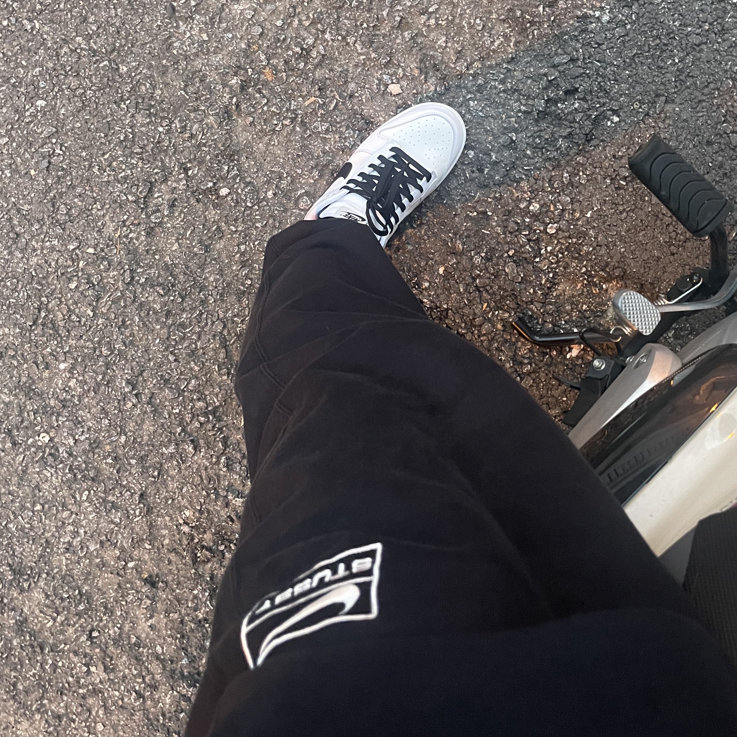 Nike Dunk Low Retro Summit White, Nike x Stussy NRG RA Washed Fleece Pants Black (DN4030-010) 착용 스타일