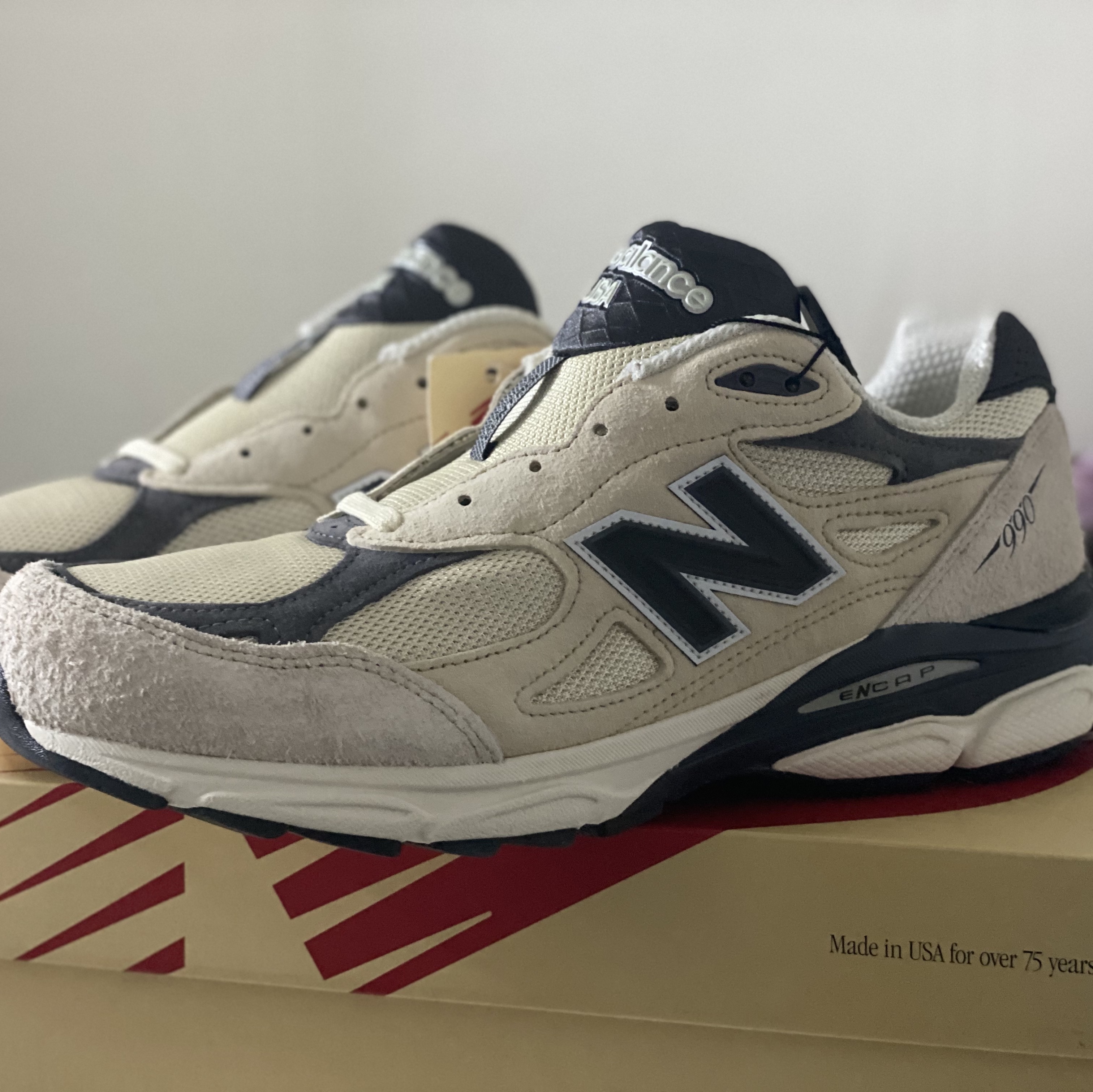 New Balance 990v3 Made in USA Moonbeam Macadamia Nut 착용 스타일 - 1