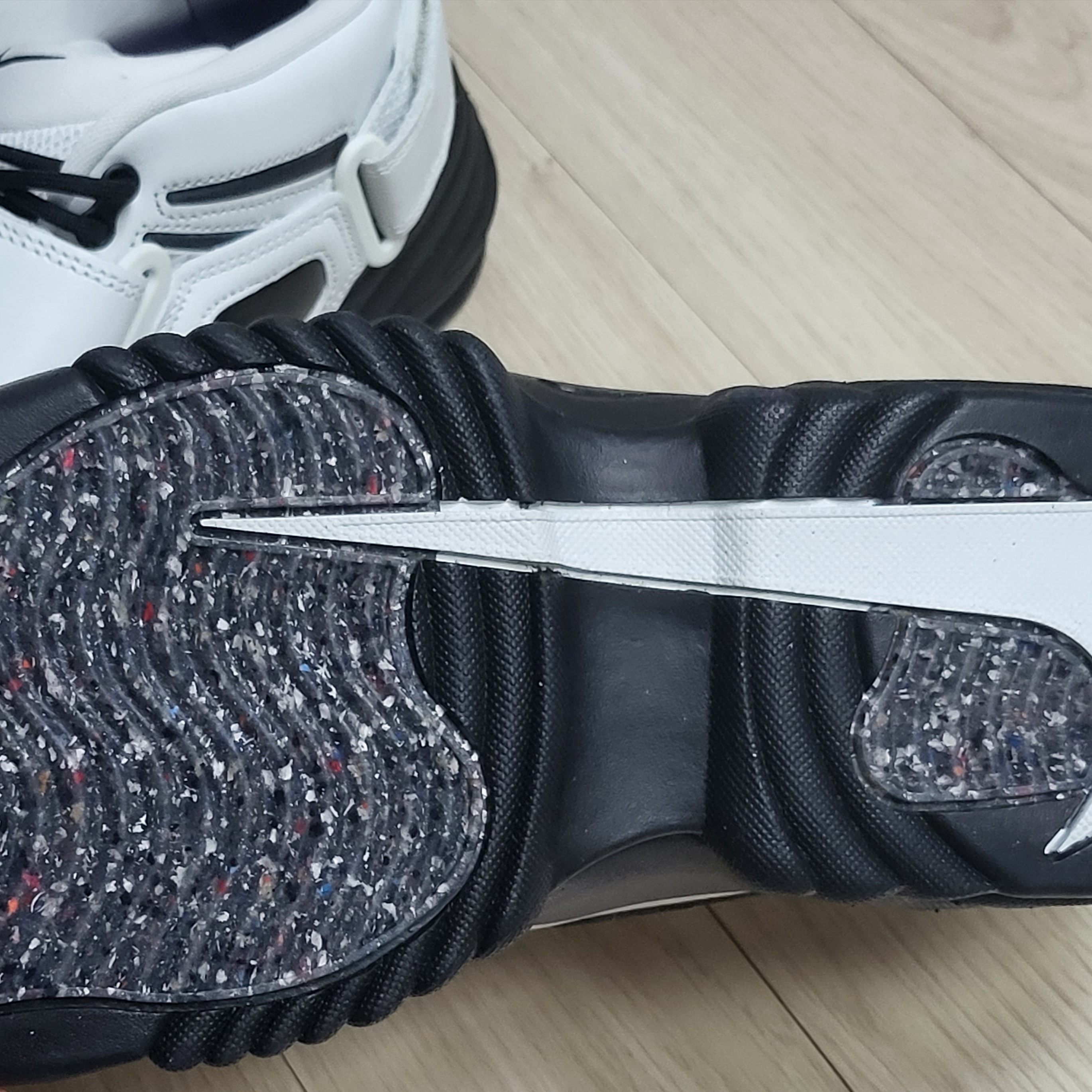 Nike x Ambush Air Adjust Force SP Summit White and Black 착용 스타일 - 3