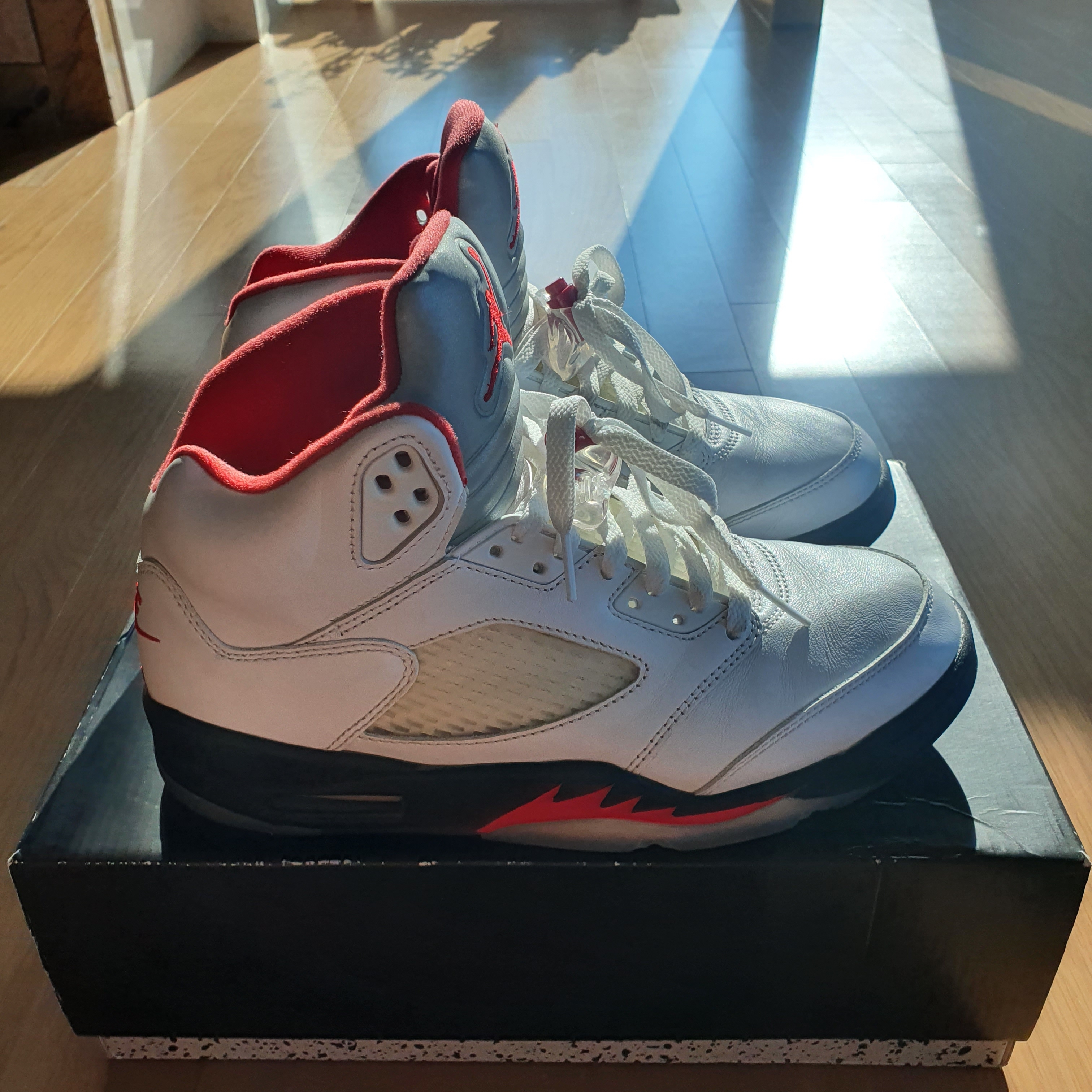 Jordan 5 Retro Fire Red Silver Tongue 2020 착용 스타일