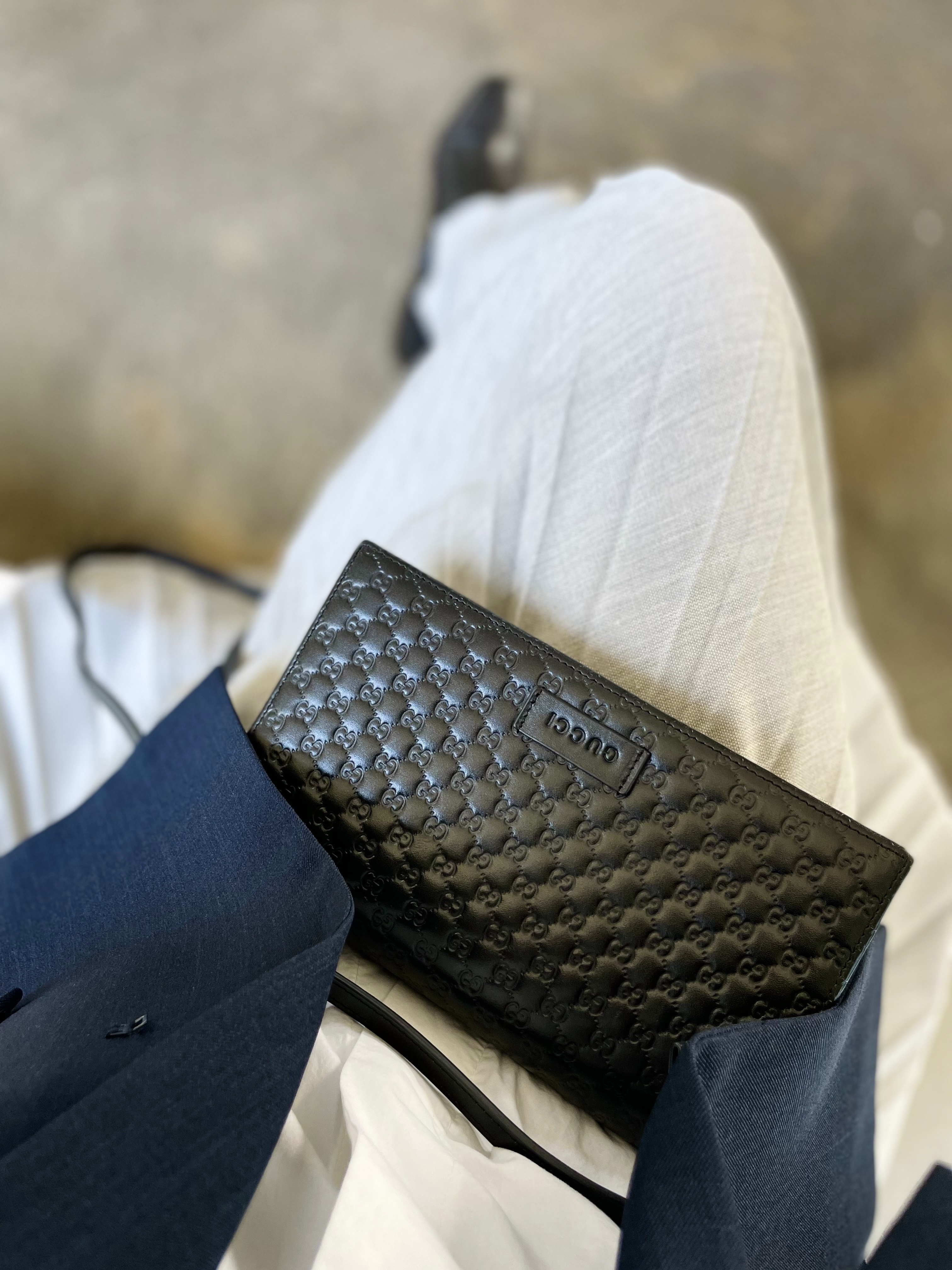 Gucci Micro GG Ssima Mini Crossbody Bag Black 착용 스타일