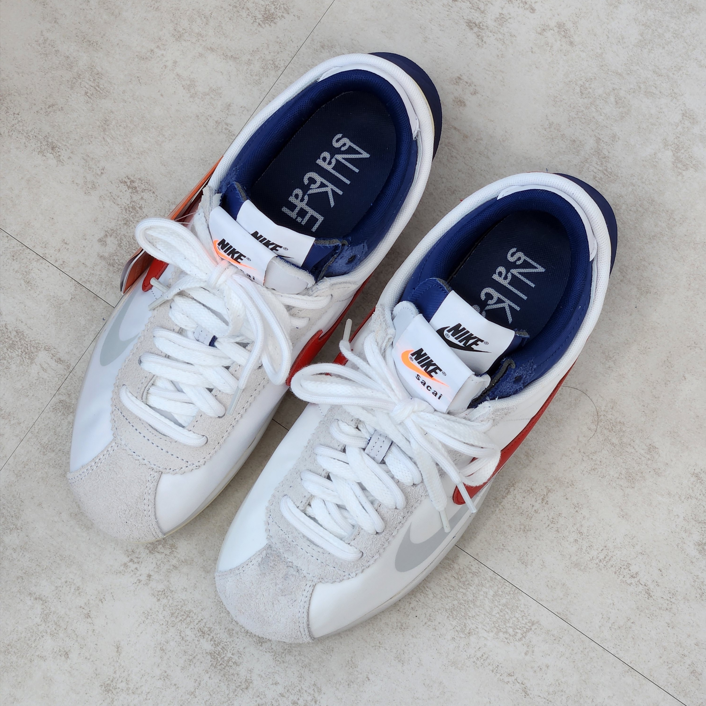 Nike x Sacai Zoom Cortez SP White and University Red 착용 스타일 - 2