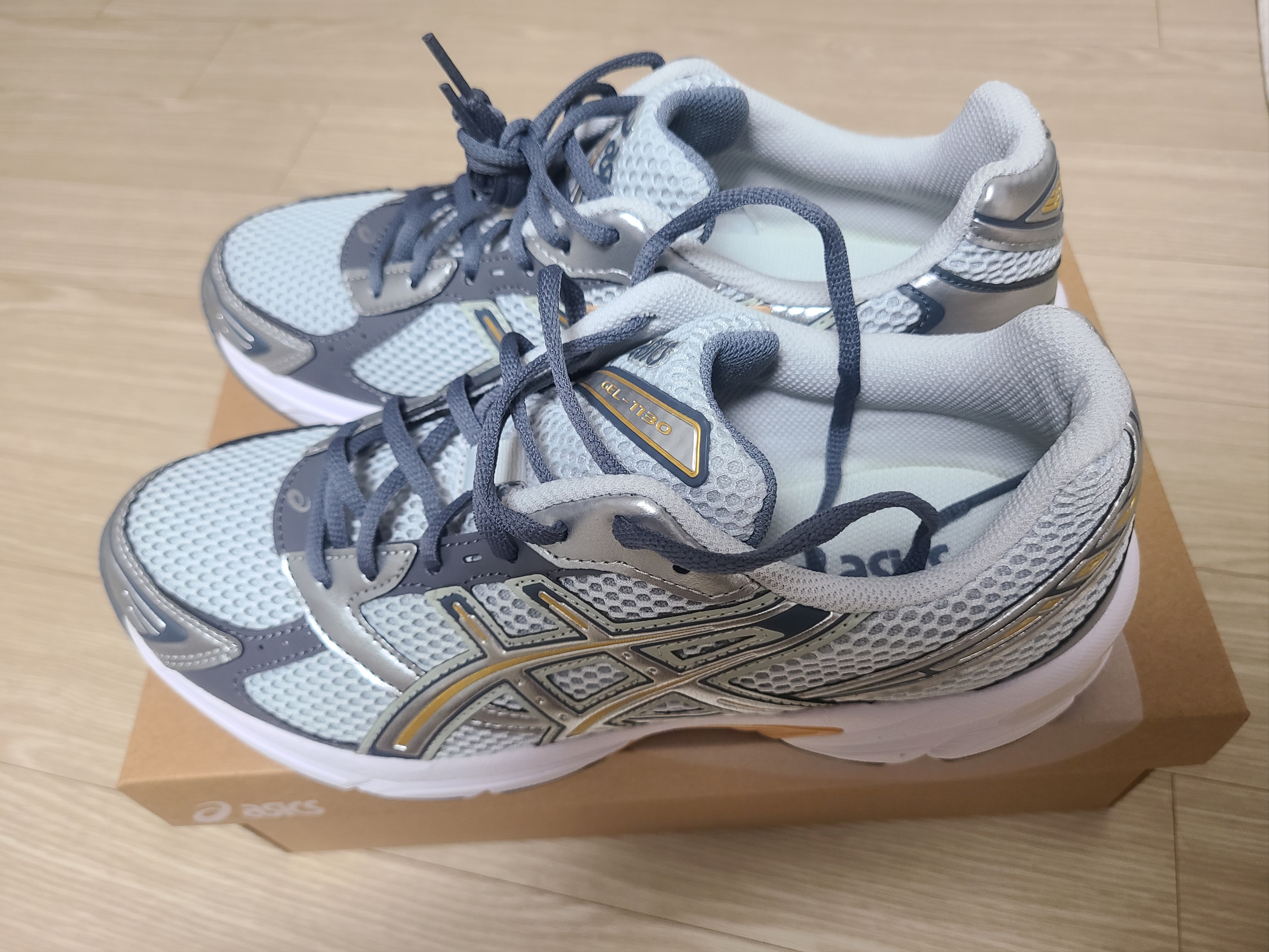 Asics Gel-1130 Polar Shade Pure Silver 착용 스타일