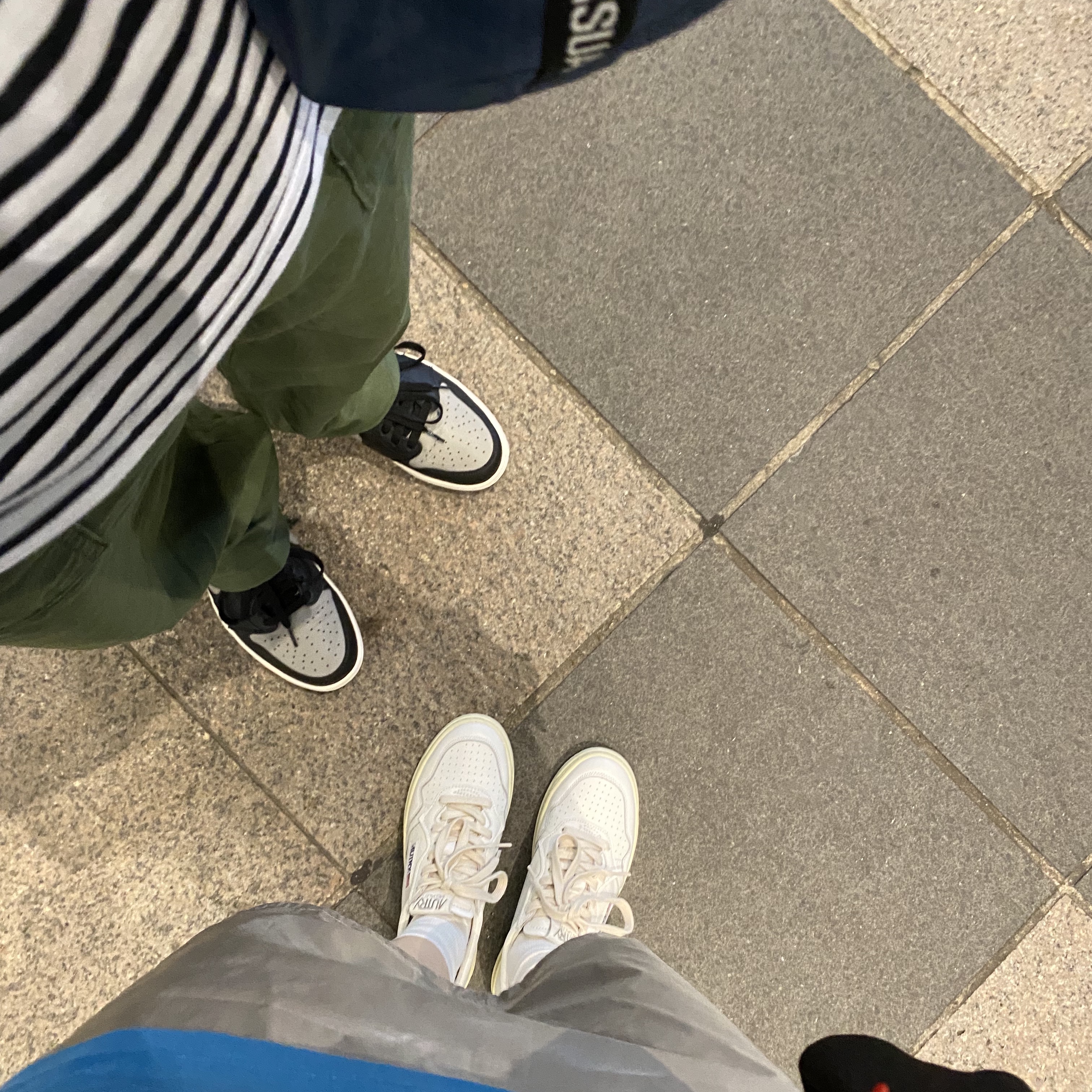 (W) Autry Medalist Low Leather Sneakers White 착용 스타일