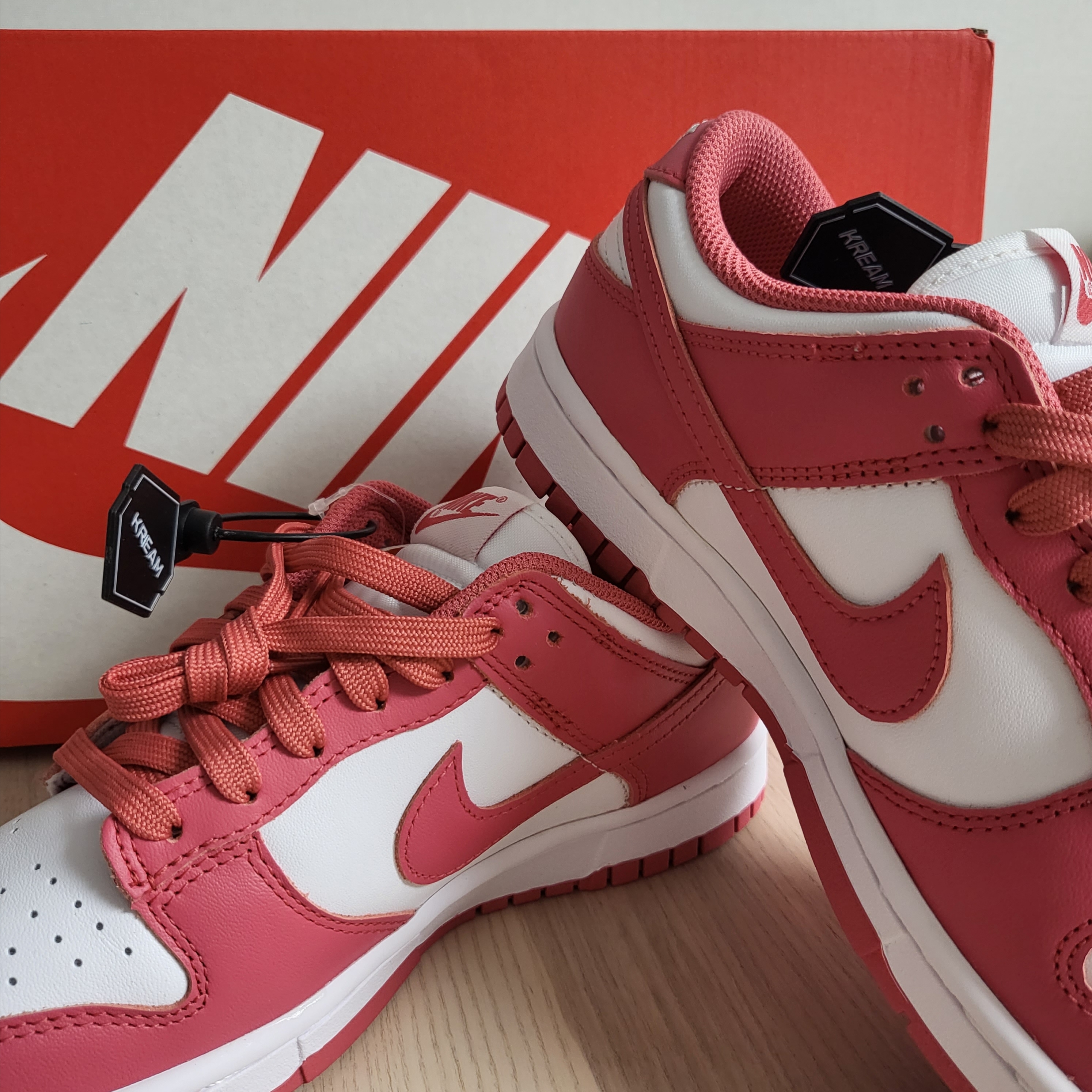 (W) Nike Dunk Low Archeo Pink 착용 스타일 - 1