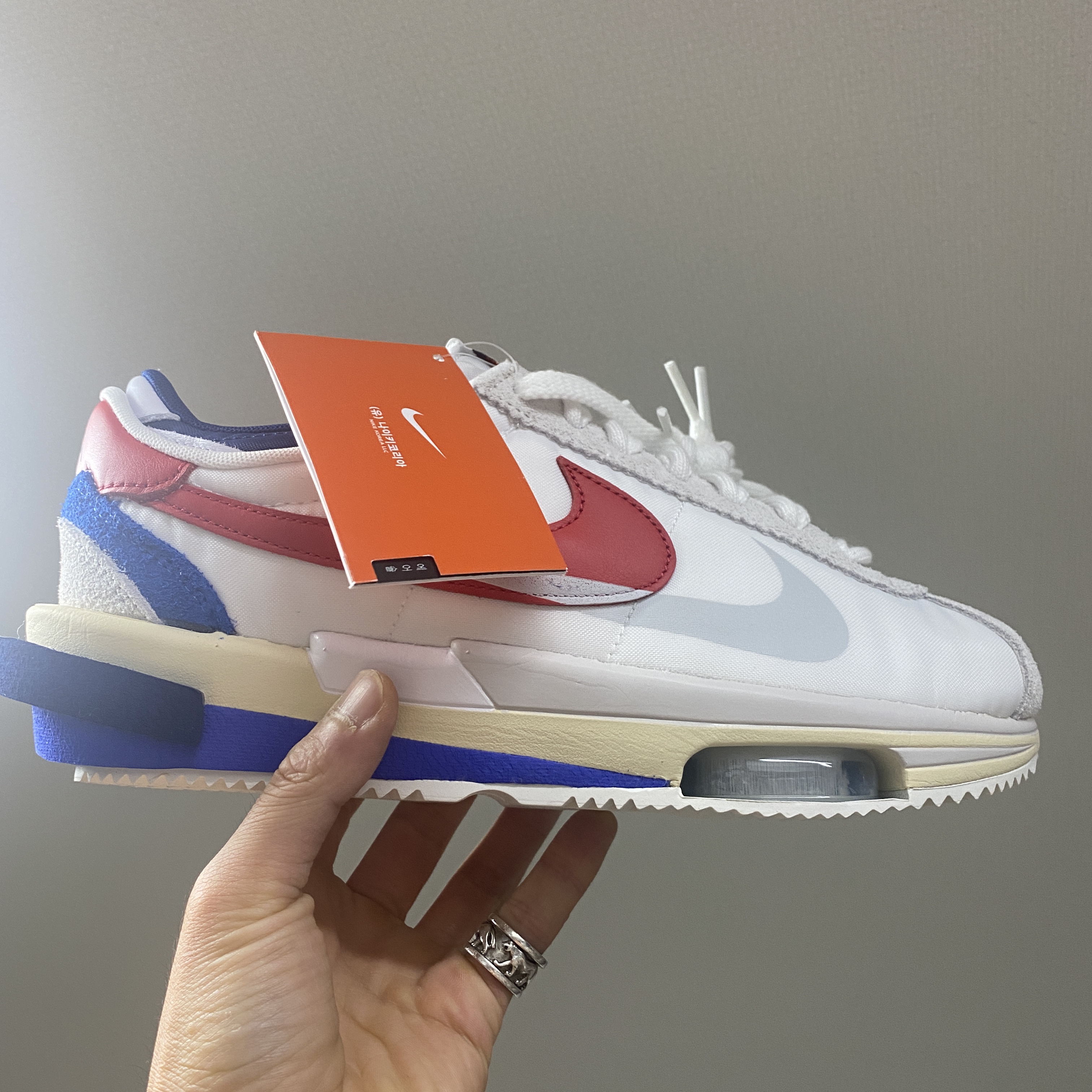 Nike x Sacai Zoom Cortez SP White and University Red 착용 스타일