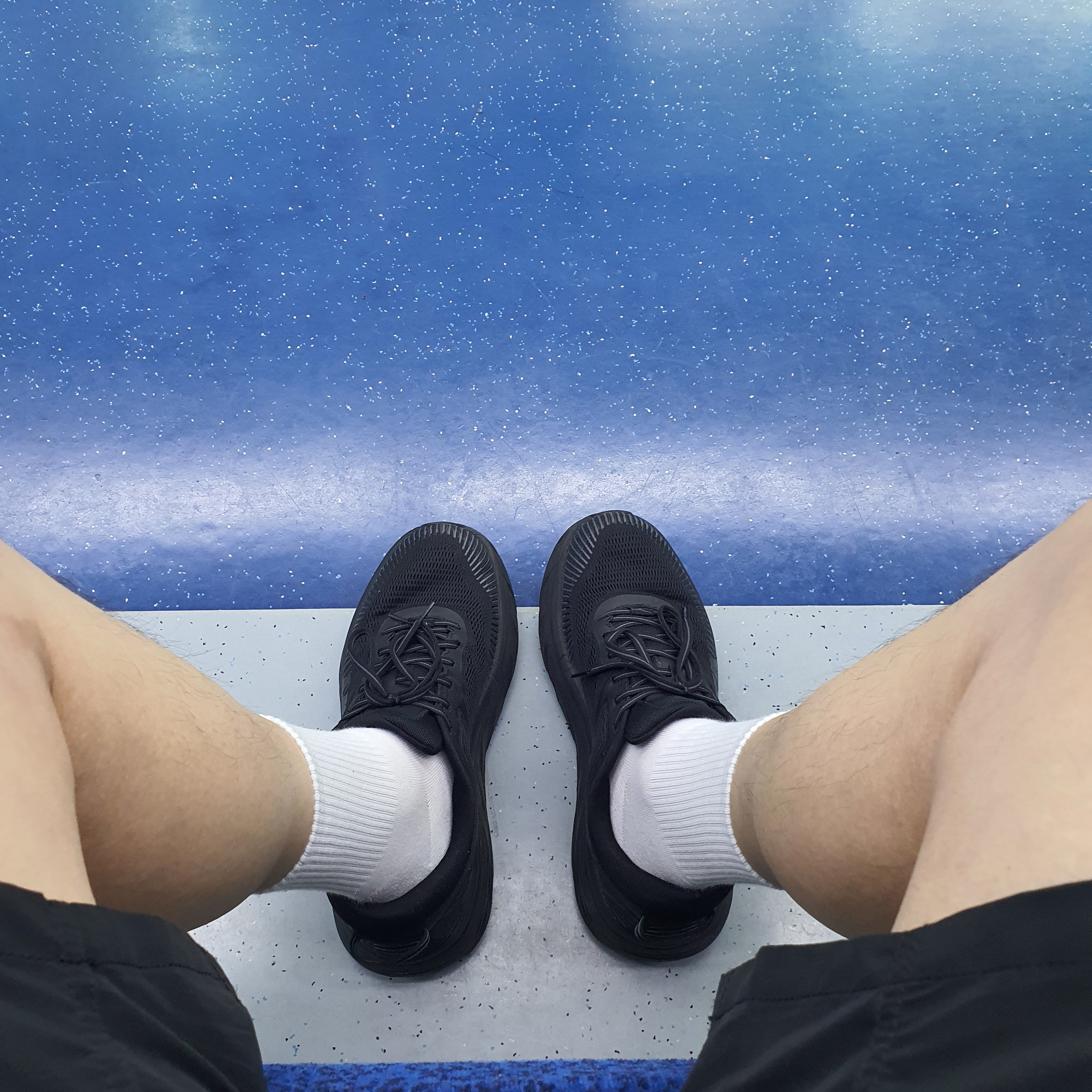 Hoka Bondi 7 Black - Wide 착용 스타일 - 2