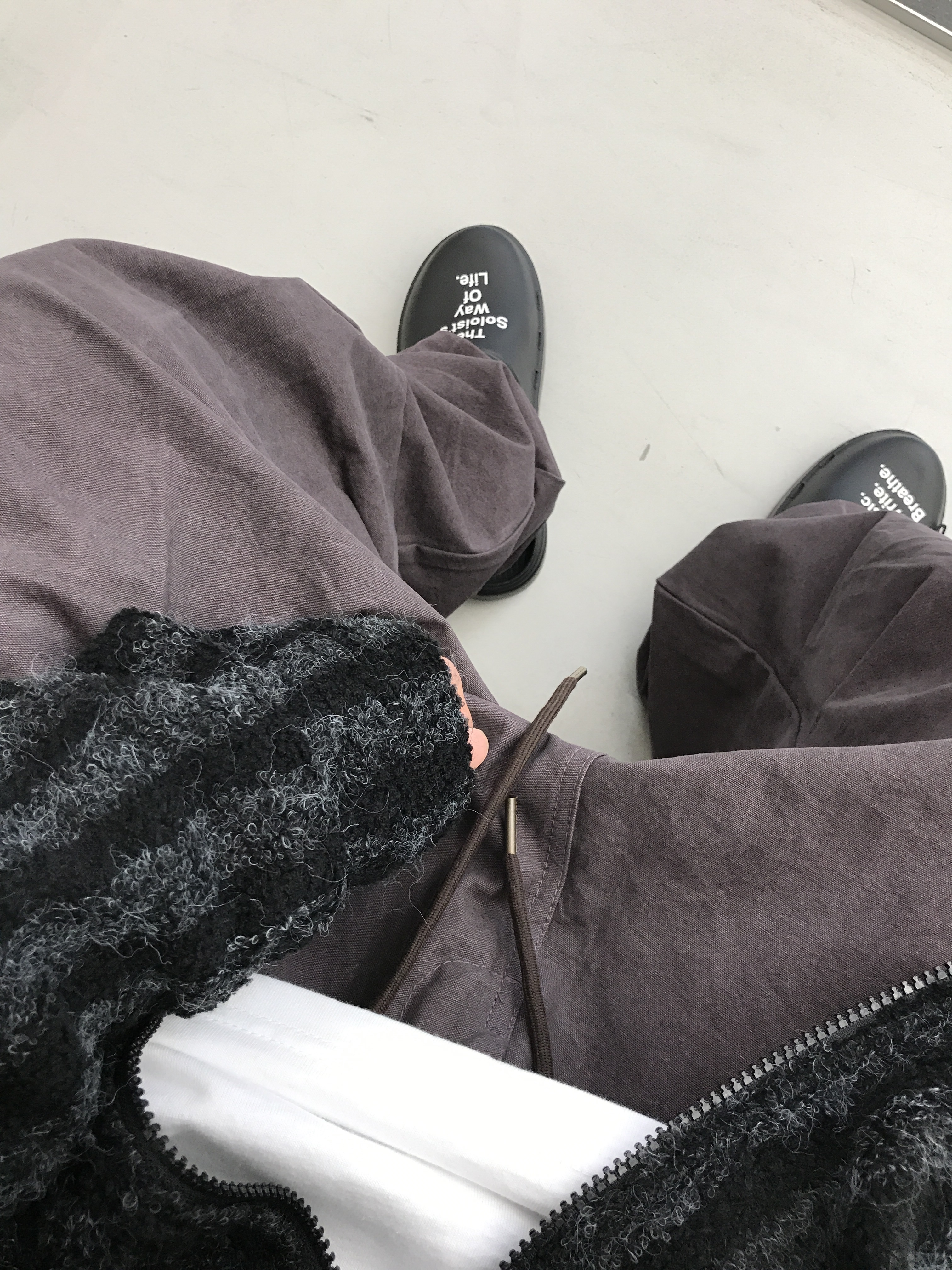 Oofos x Takahiromiyashita The Soloist The Soloist's Way Of Life Clog Black White 착용 스타일