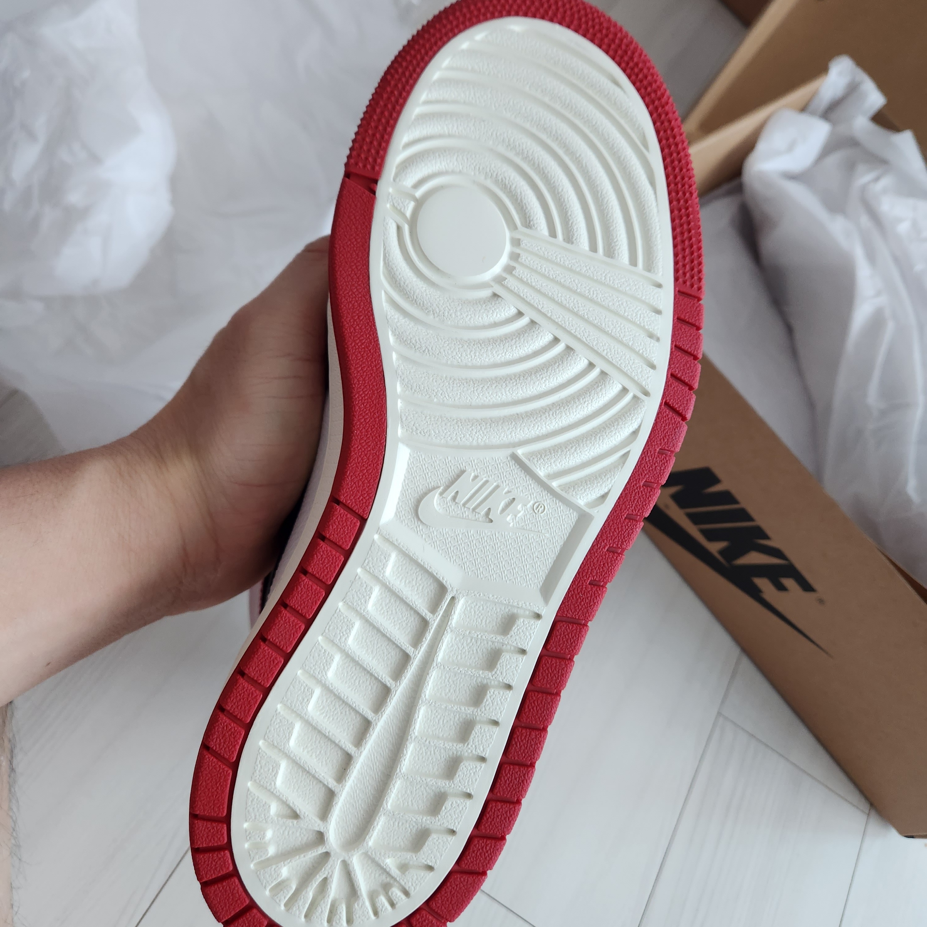 (W) Jordan 1 Zoom Air CMFT Gym Red Black 착용 스타일 - 4