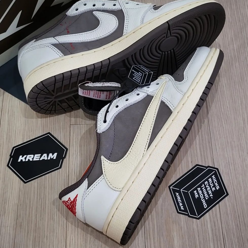 Jordan 1 x Travis Scott Retro Low OG SP Sail and Ridgerock 착용 스타일 - 1