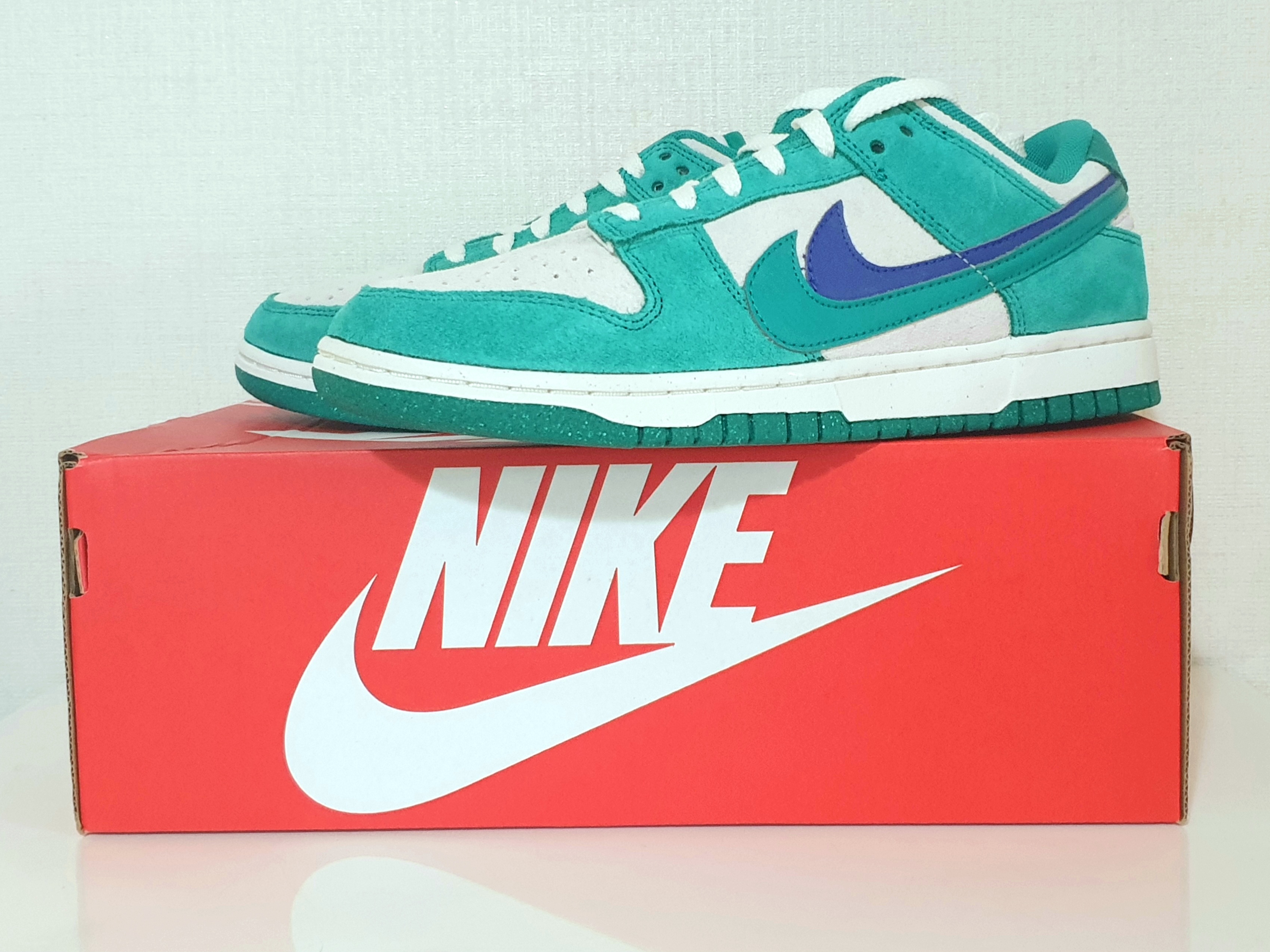 (W) Nike Dunk Low SE 85 Neptune Green and Sail 착용 스타일 - 3