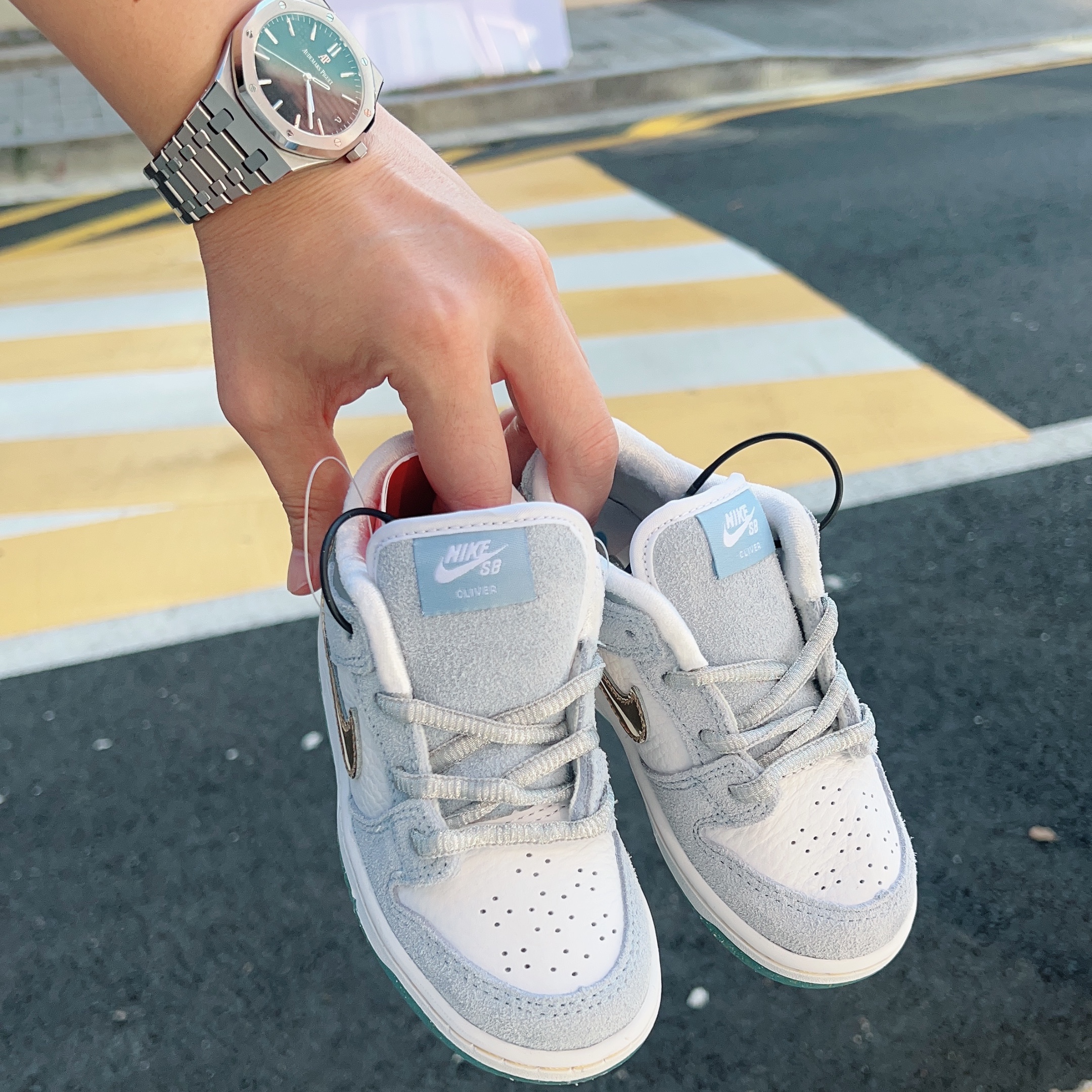 (TD) Nike x Sean Cliver SB Dunk Low Holiday Special 착용 스타일