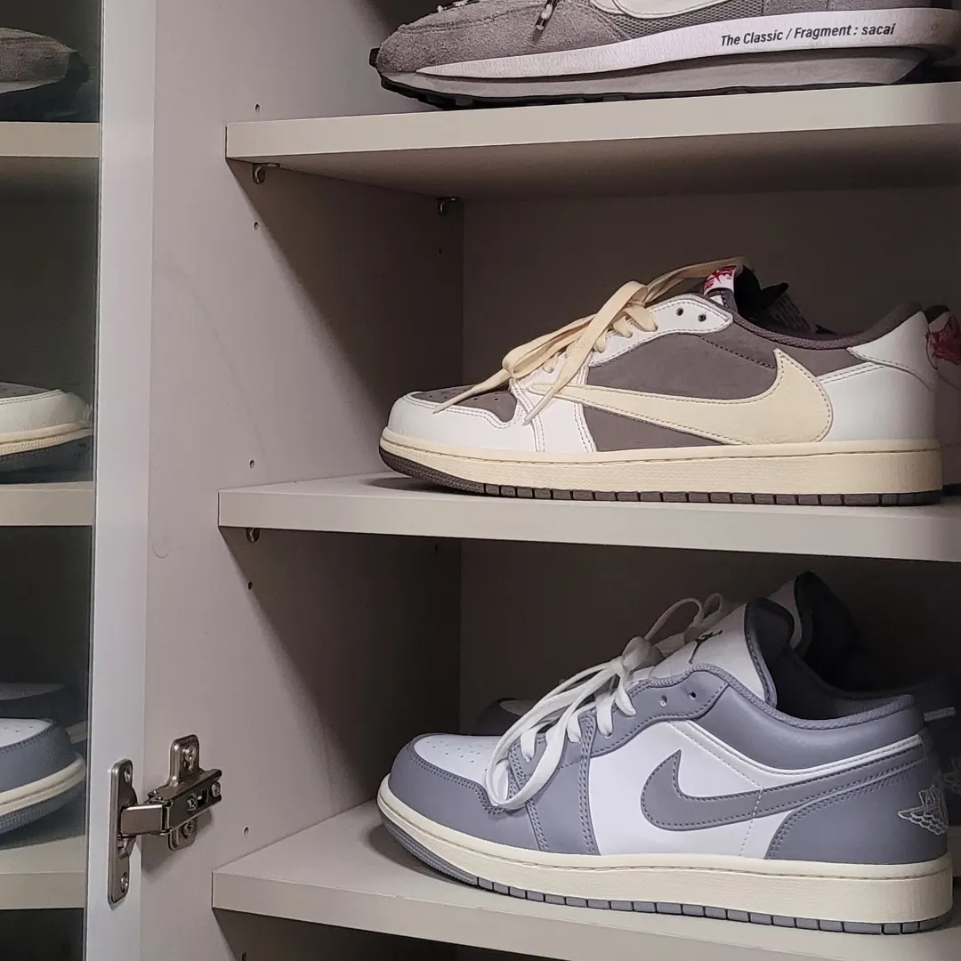 Jordan 1 Low Stealth and White, Jordan 1 x Travis Scott Retro Low OG SP Sail and Ridgerock 착용 스타일 - 2