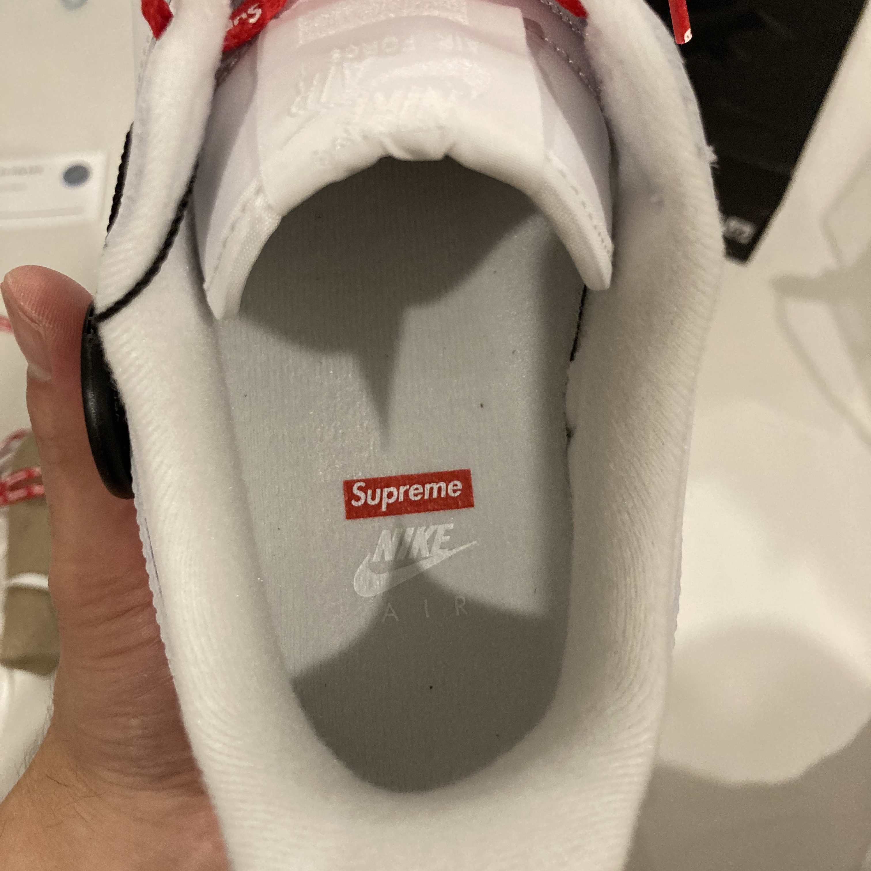 Nike x Supreme Air Force 1 Low White 착용 스타일 - 2