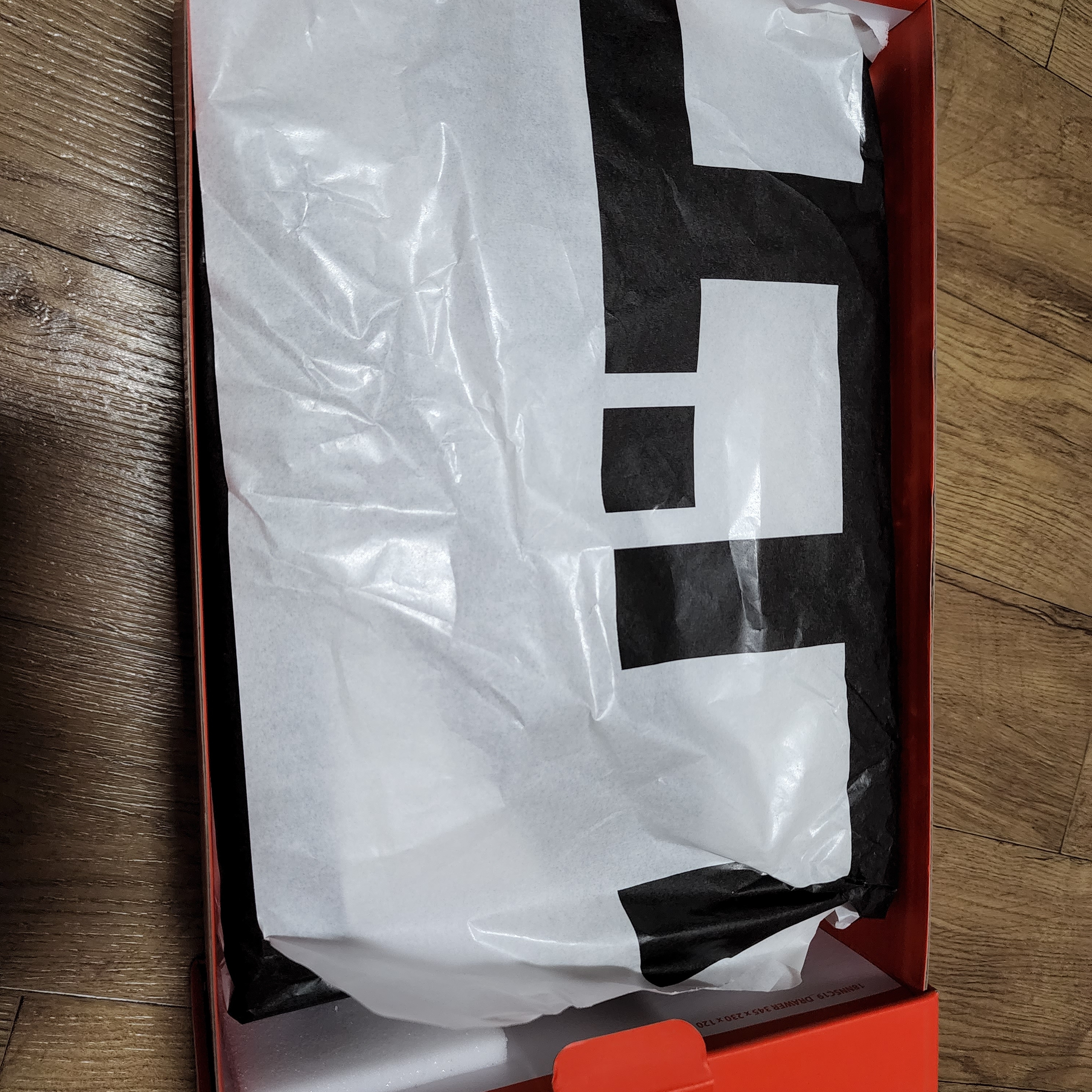 Nike x Sacai Zoom Cortez SP White and University Red 착용 스타일 - 1