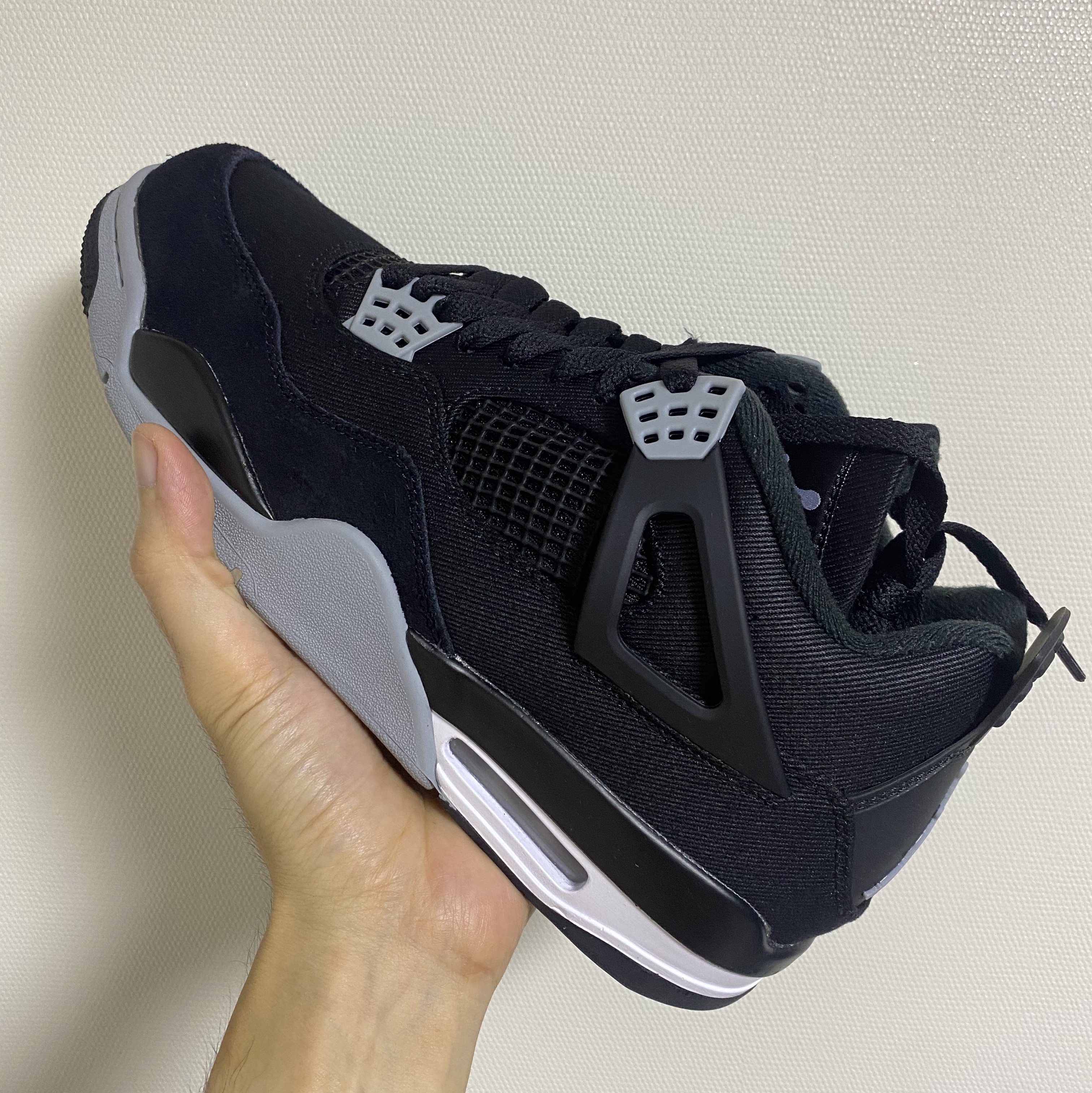 Jordan 4 Retro SE Black and Light Steel 착용 스타일