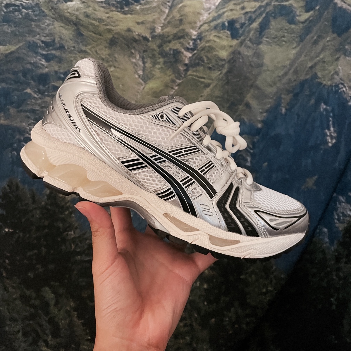 Asics x JJJJound Gel-Kayano 14 Silver Black 착용 스타일