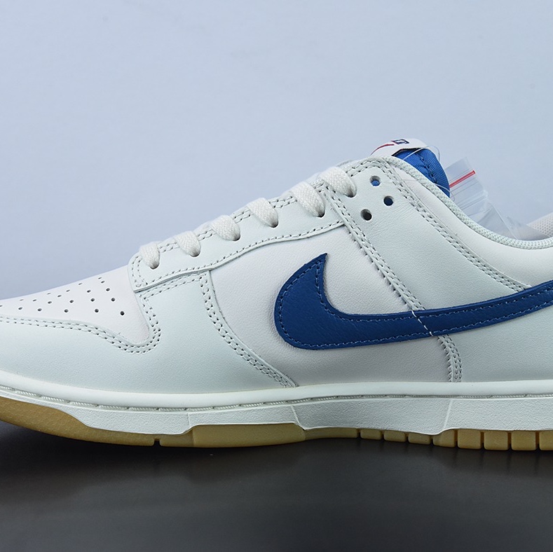 Nike Dunk Low SE Sail Dark Marina Blue 착용 스타일 - 3