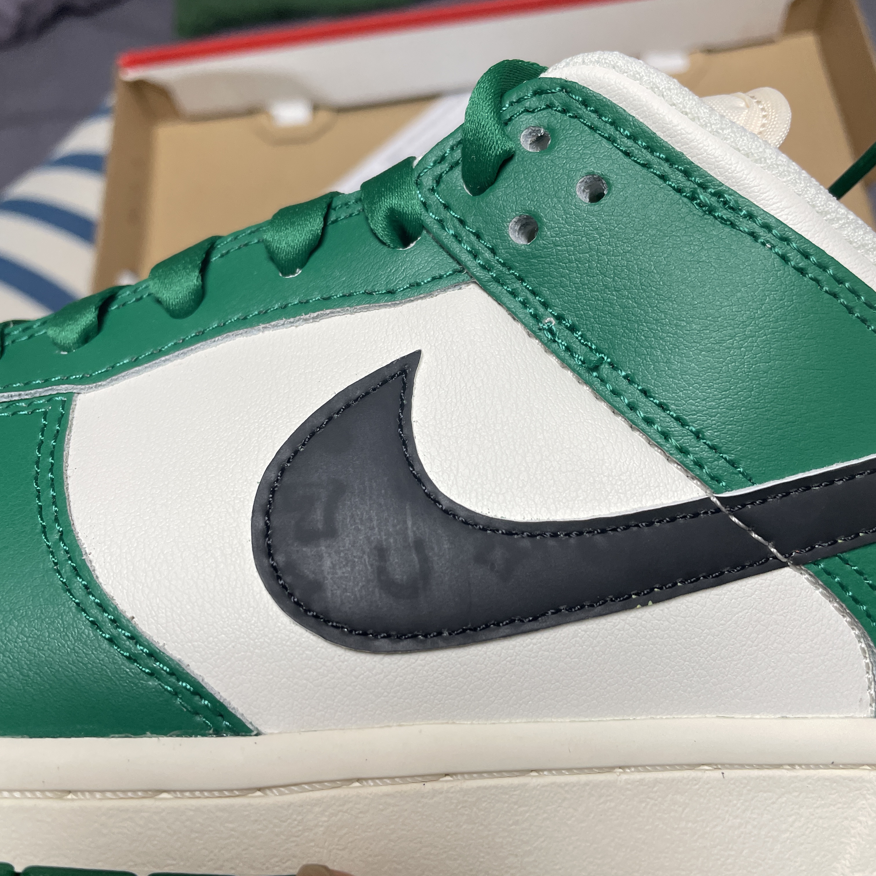 Nike Dunk Low Retro SE Jackpot Malachite 착용 스타일 - 2