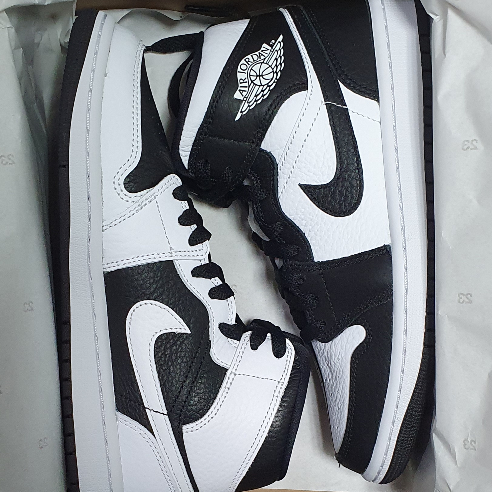 (W) Jordan 1 Mid SE Black White 착용 스타일