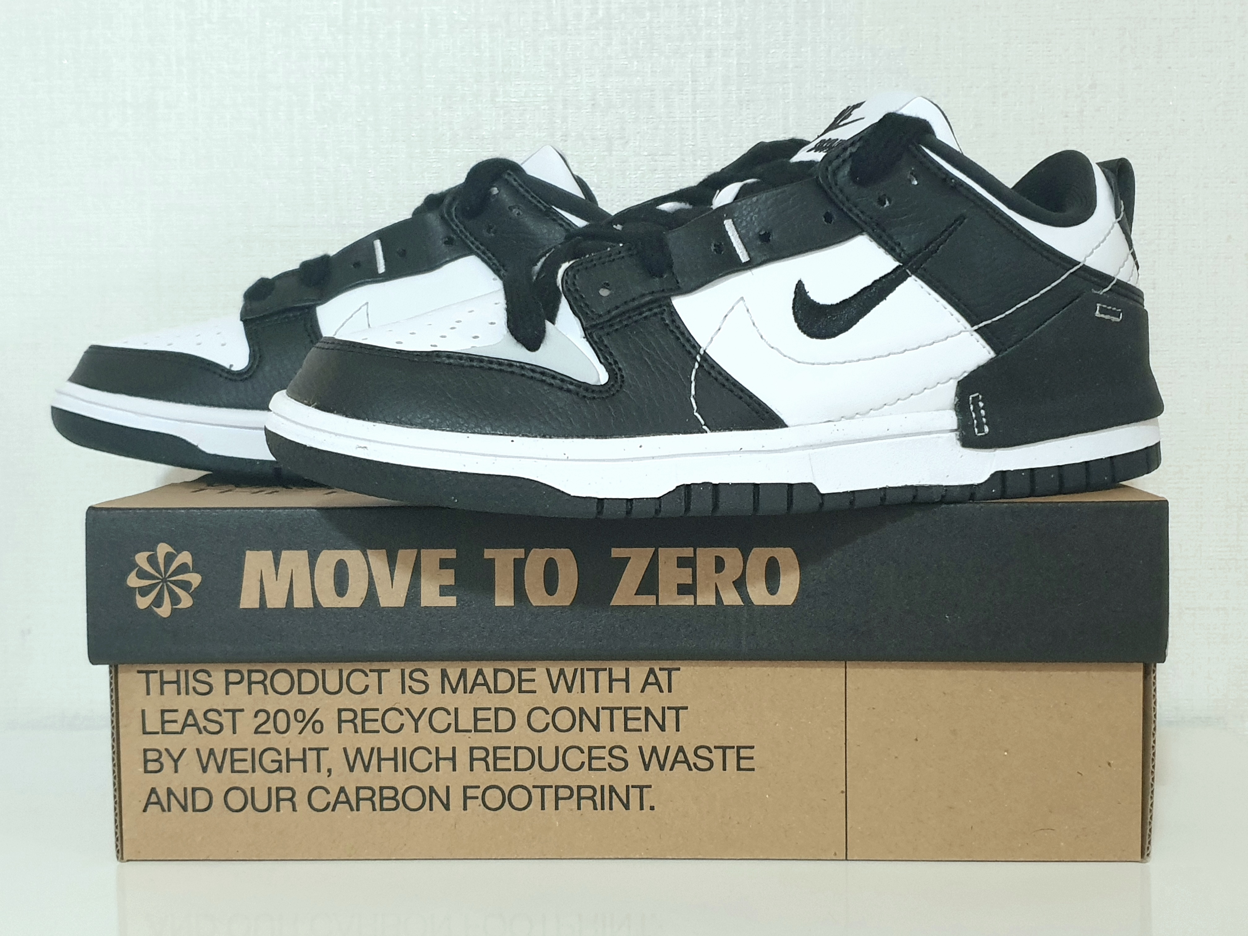 (W) Nike Dunk Low Disrupt 2 Black White 착용 스타일 - 4