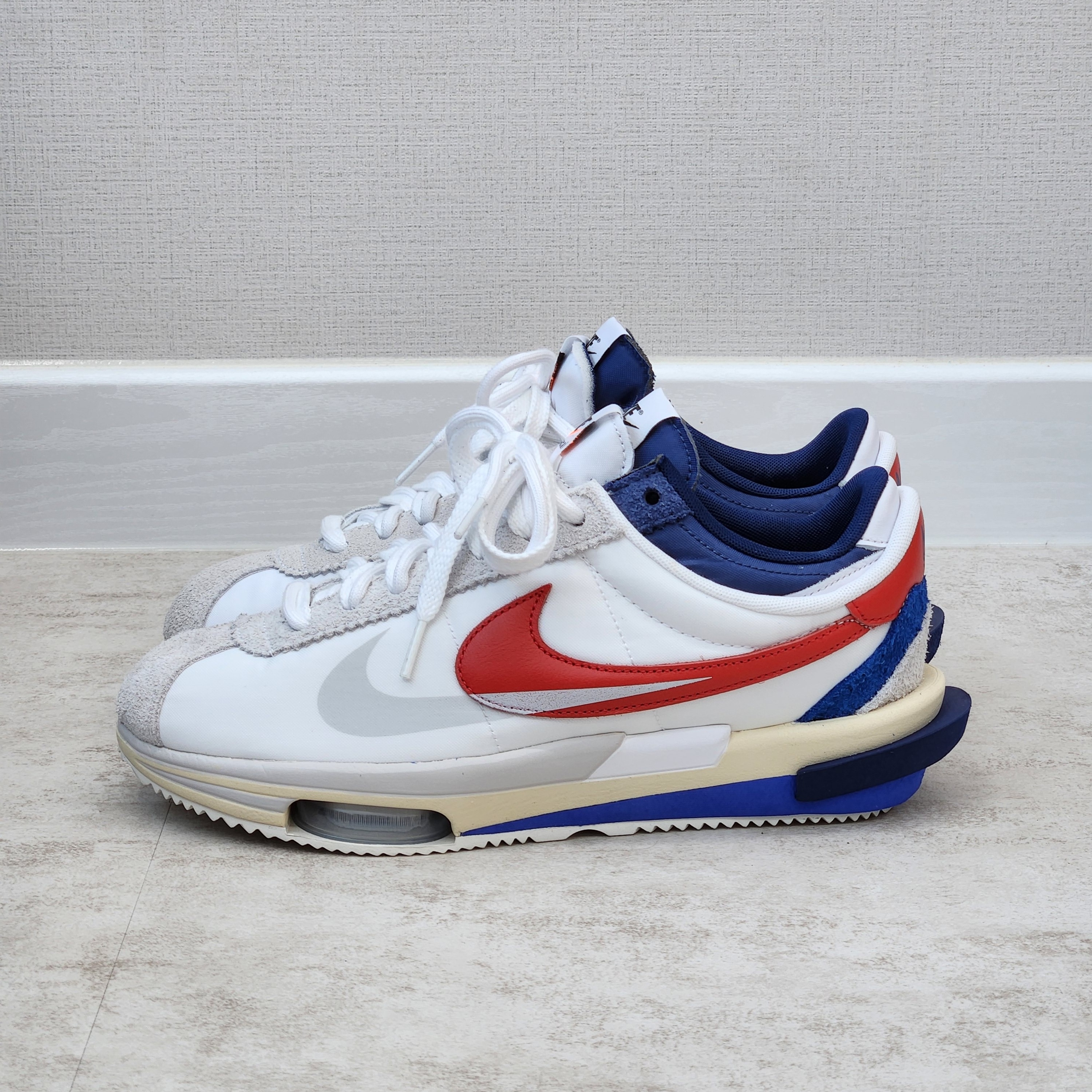 Nike x Sacai Zoom Cortez SP White and University Red 착용 스타일 - 5