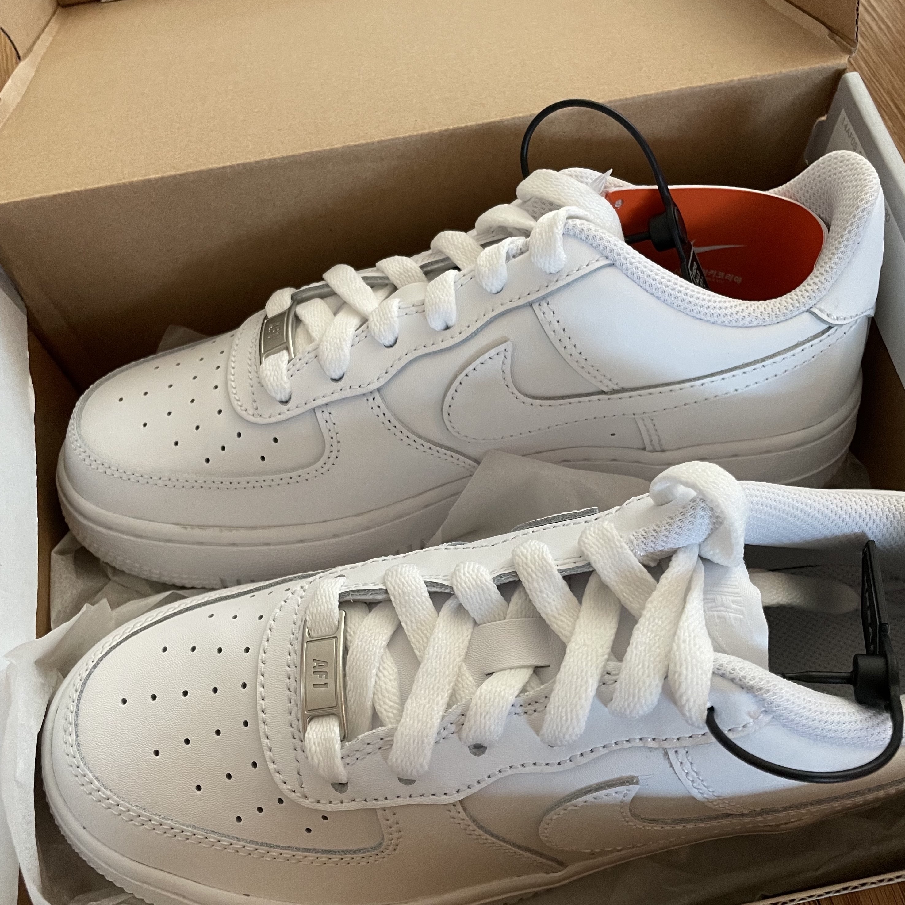 (GS) Nike Air Force 1 LE White 착용 스타일