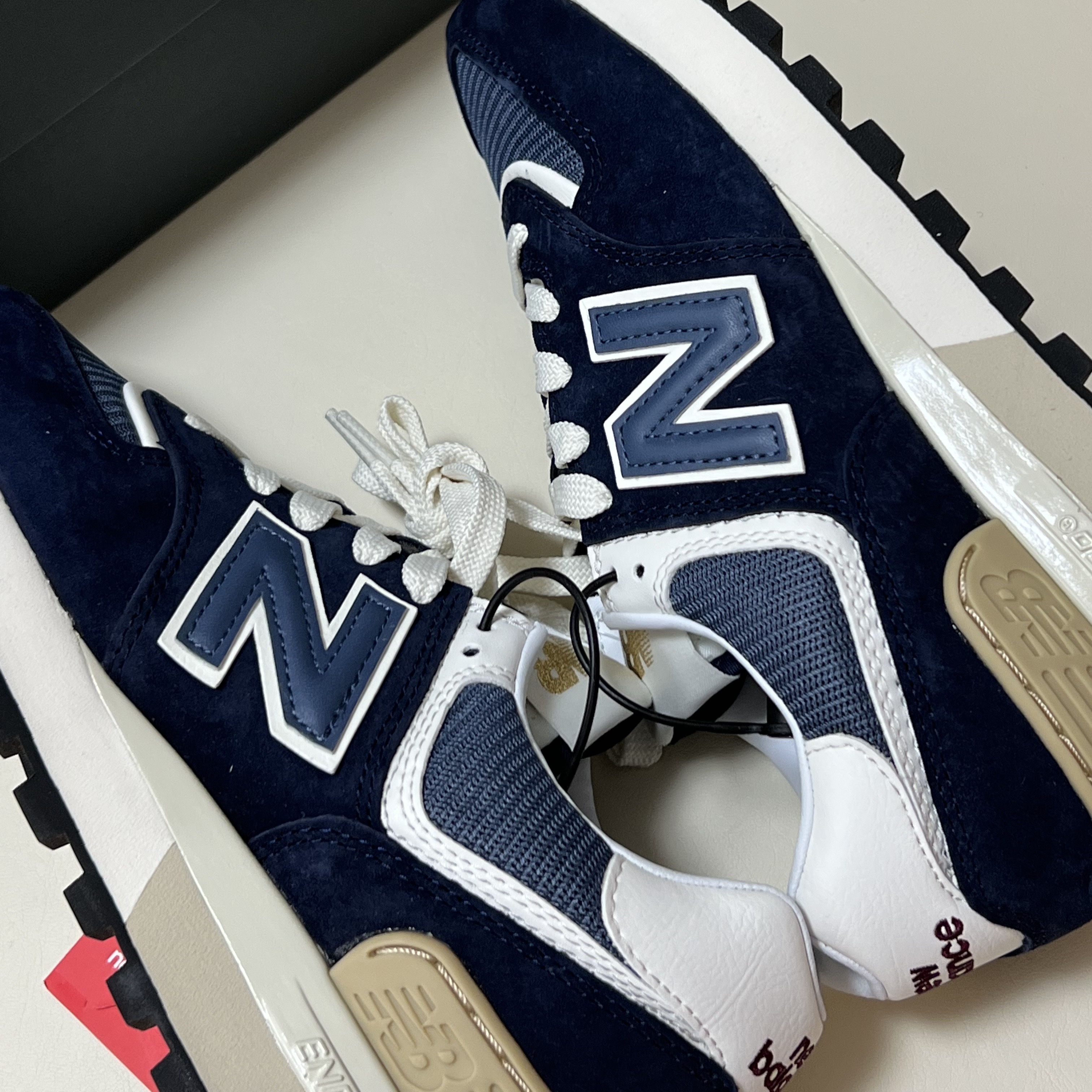 New Balance 574 Legacy Navy 착용 스타일