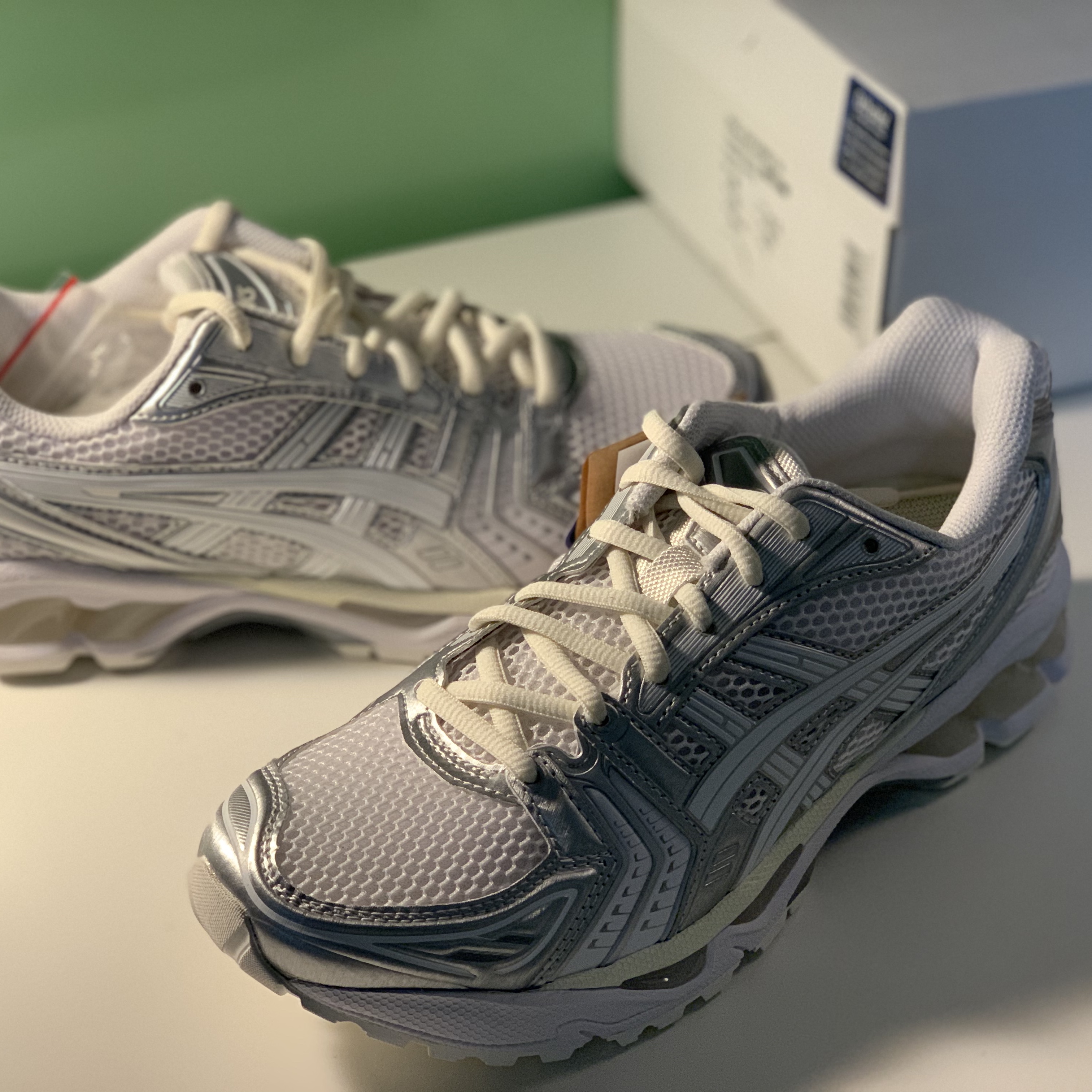 Asics x JJJJound Gel-Kayano 14 Silver White 착용 스타일 - 1