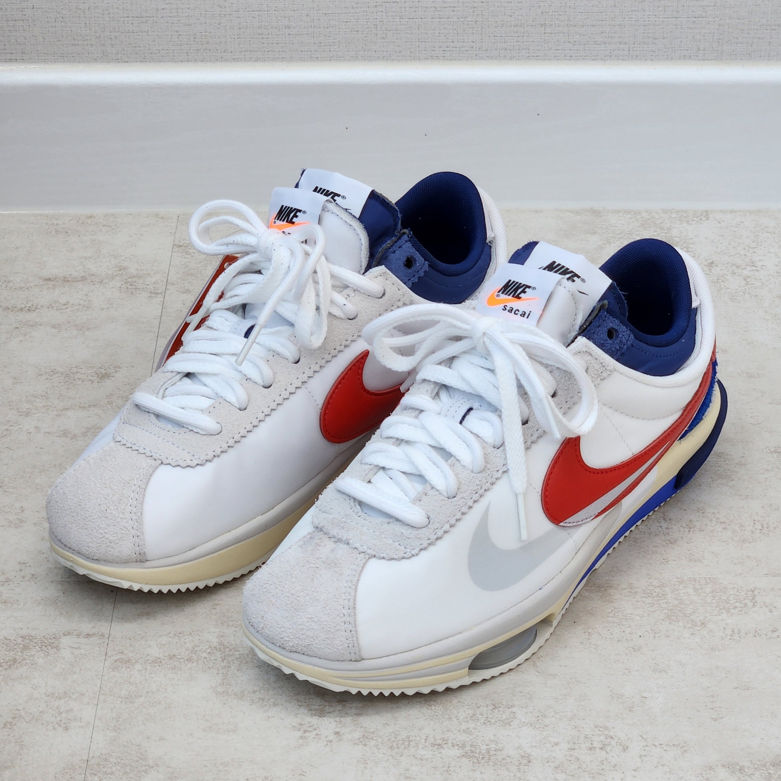 Nike x Sacai Zoom Cortez SP White and University Red 착용 스타일 - 1