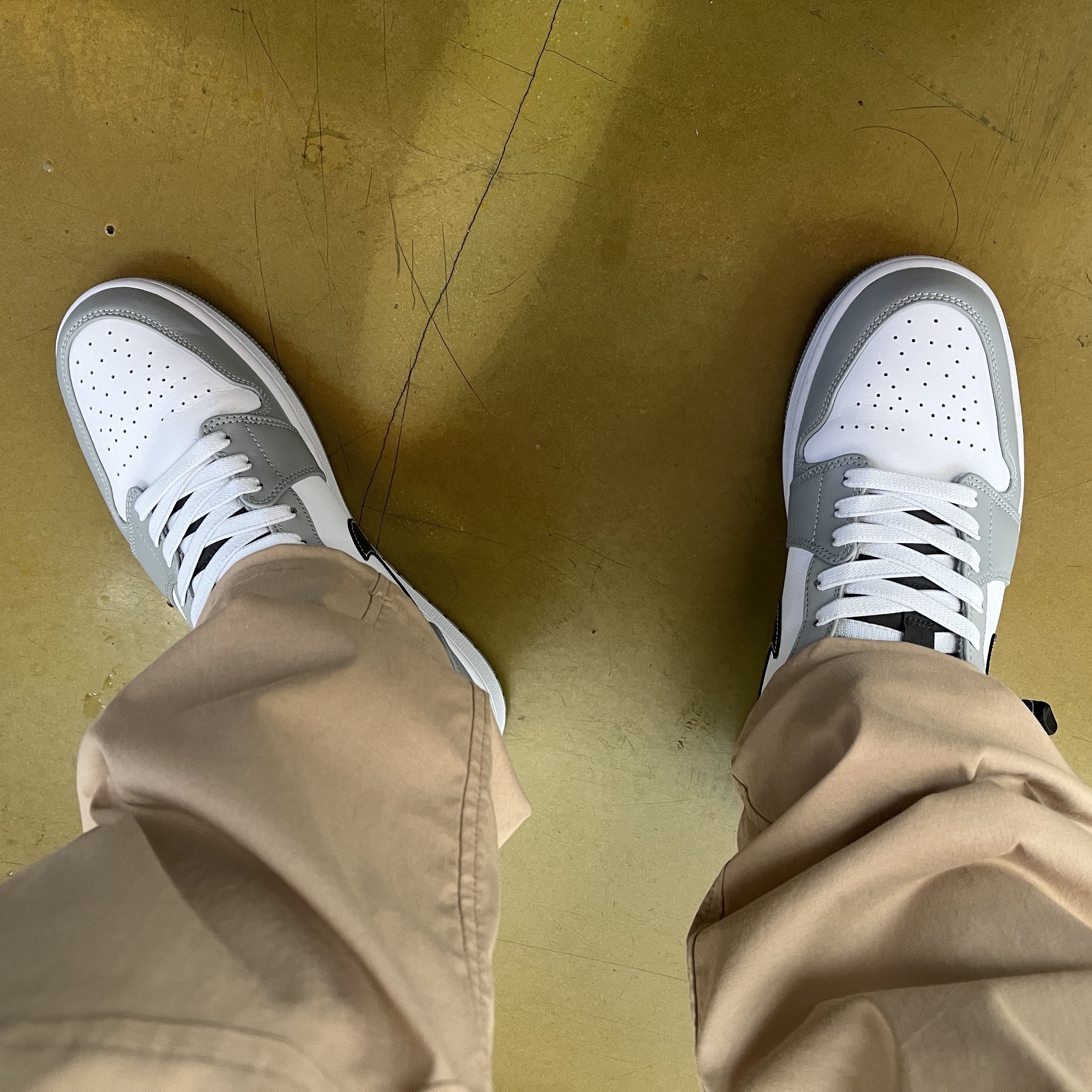 Jordan 1 Mid Light Smoke Grey Anthracite 착용 스타일