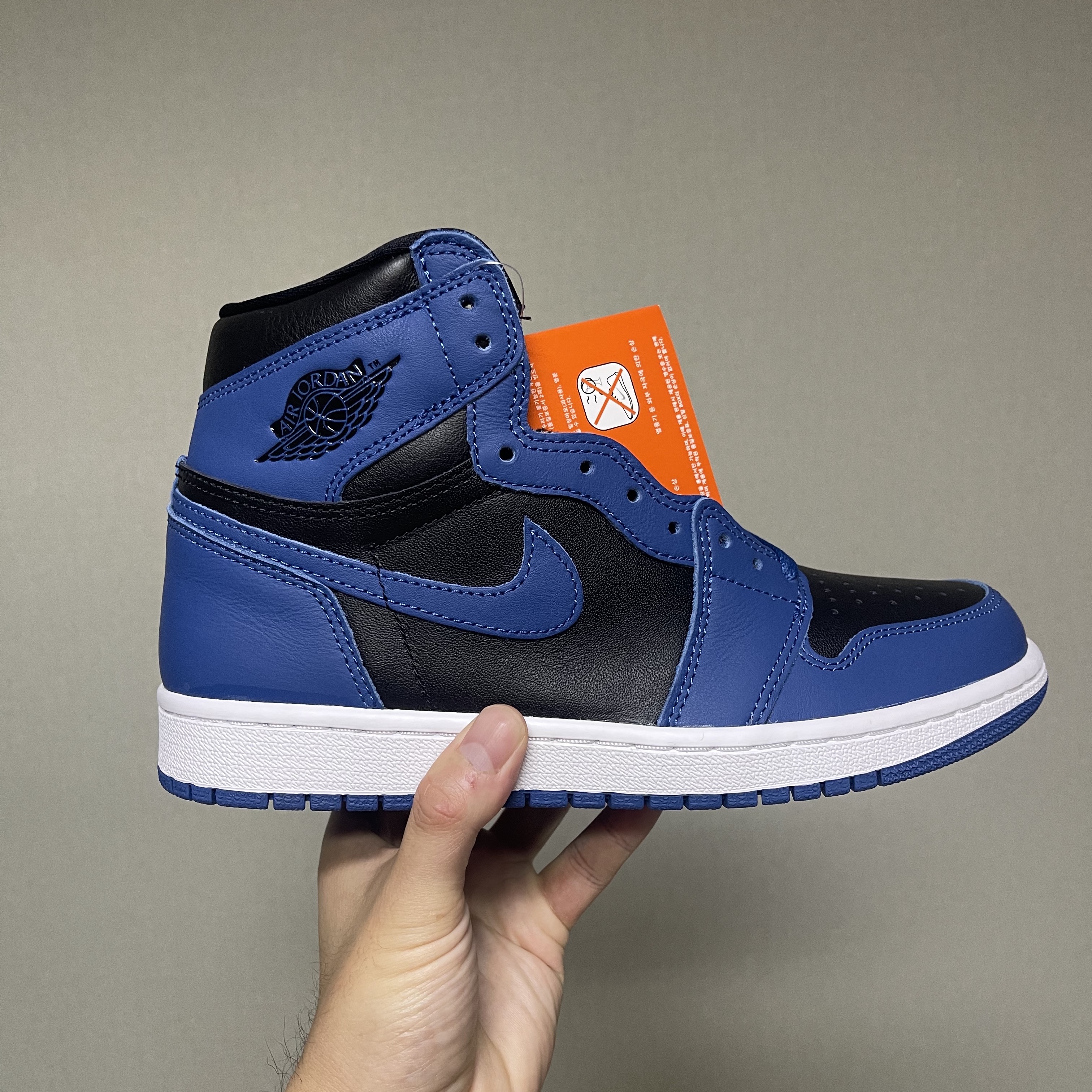 Jordan 1 Retro High OG Dark Marina Blue 착용 스타일 - 1