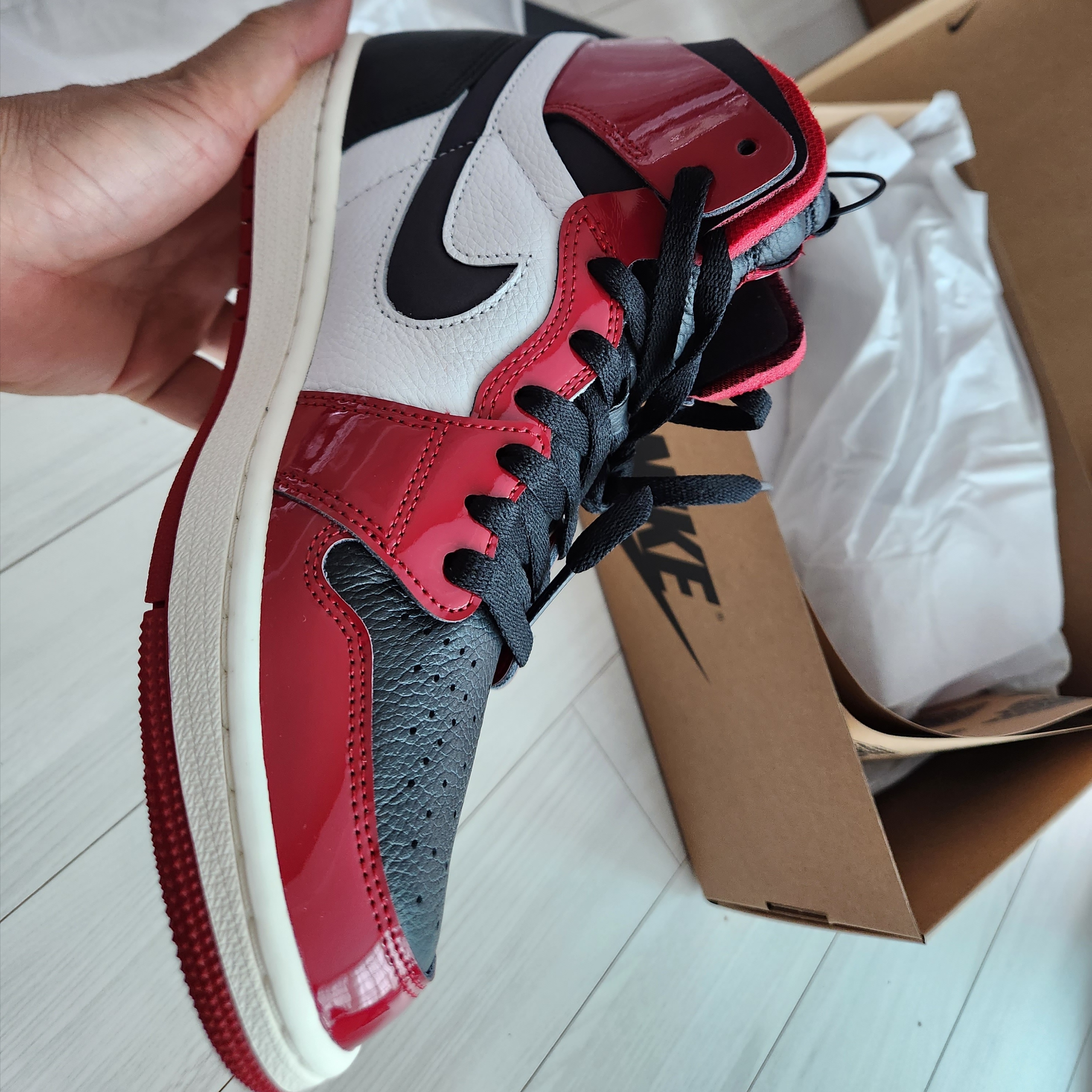 (W) Jordan 1 Zoom Air CMFT Gym Red Black 착용 스타일 - 2