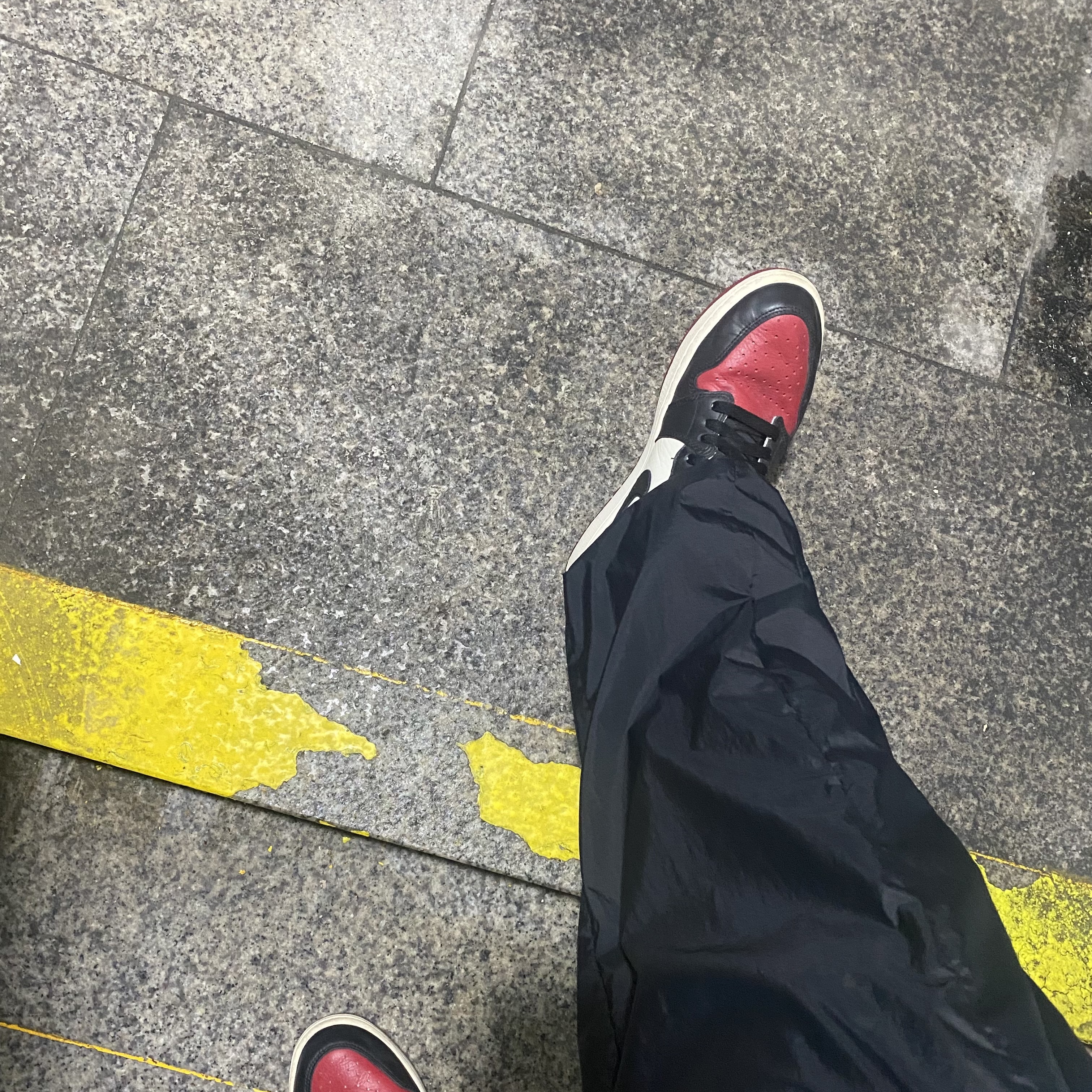 Jordan 1 Retro High OG Bred Toe 착용 스타일 - 2