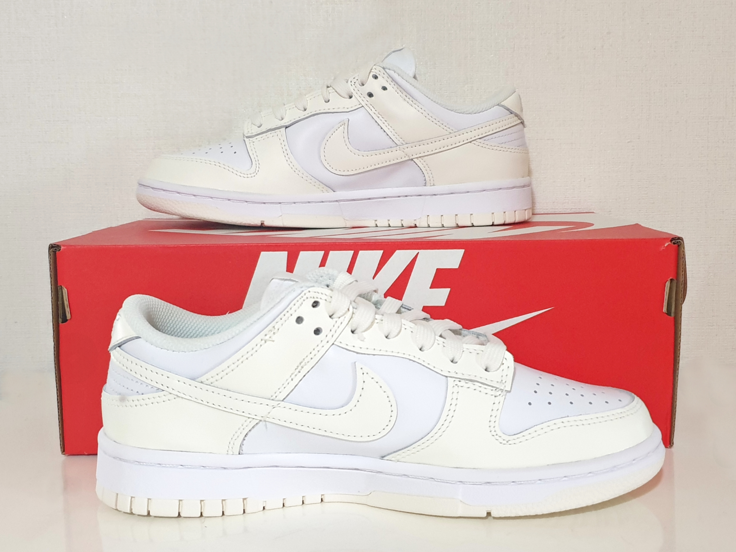(W) Nike Dunk Low White and Sail 착용 스타일 - 2