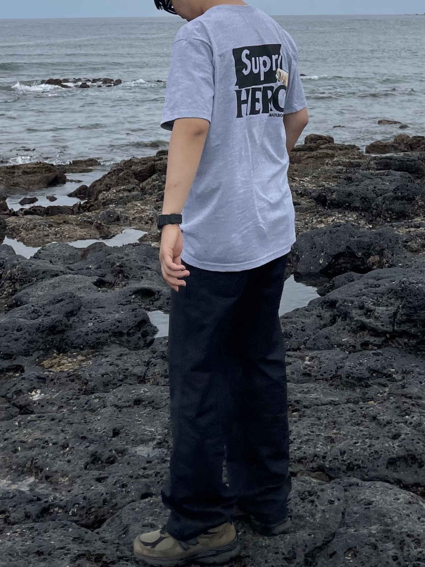 Supreme Antihero Dog T-Shirt Heather Grey - 22SS 착용 스타일