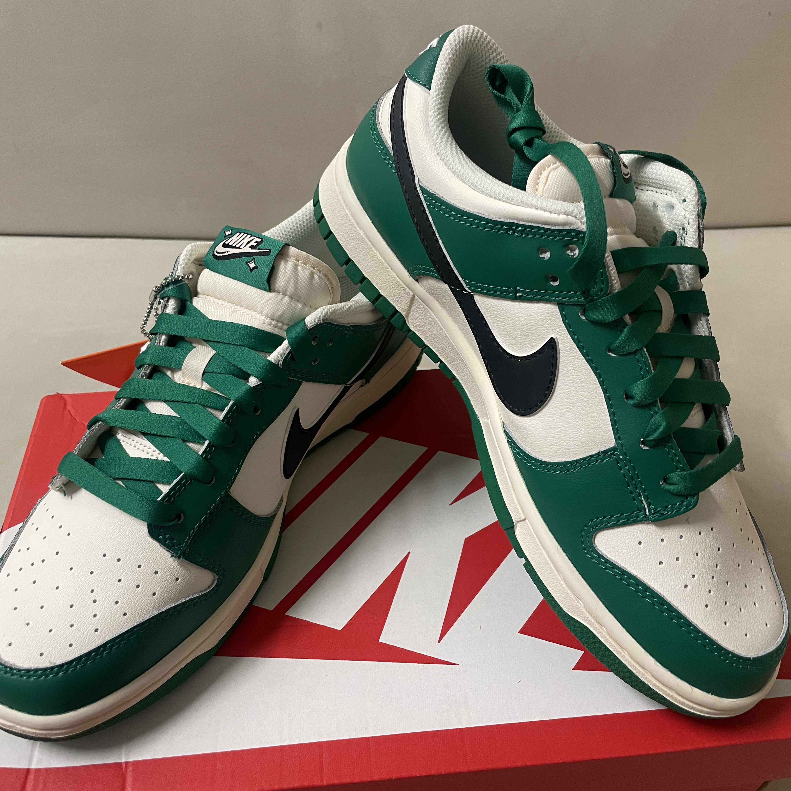 Nike Dunk Low Retro SE Jackpot Malachite 착용 스타일 - 3